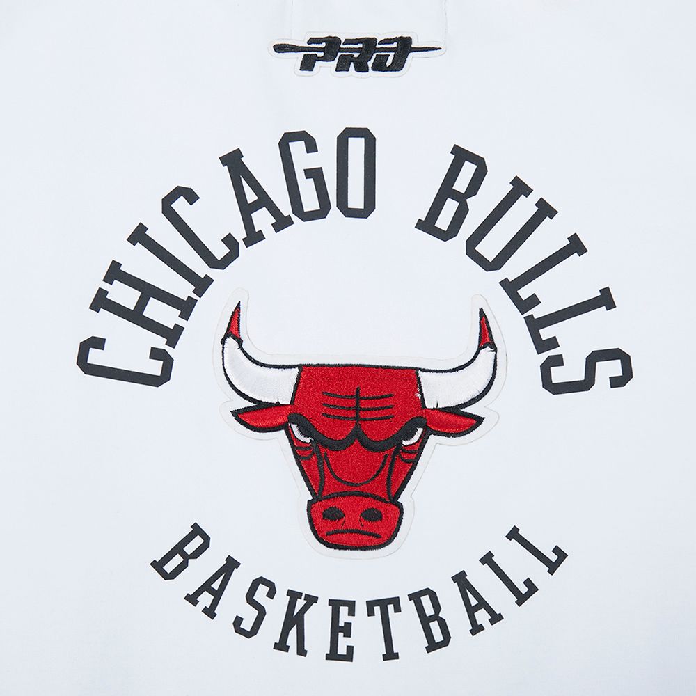 Pro Standard Women's Chicago Bulls White Crest Emblem Boxy T-Shirt product image