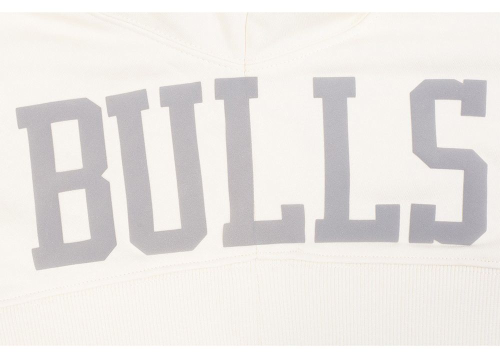 Pro Standard Women's Chicago Bulls Off White Street Team Crewneck Sweatshirt product image