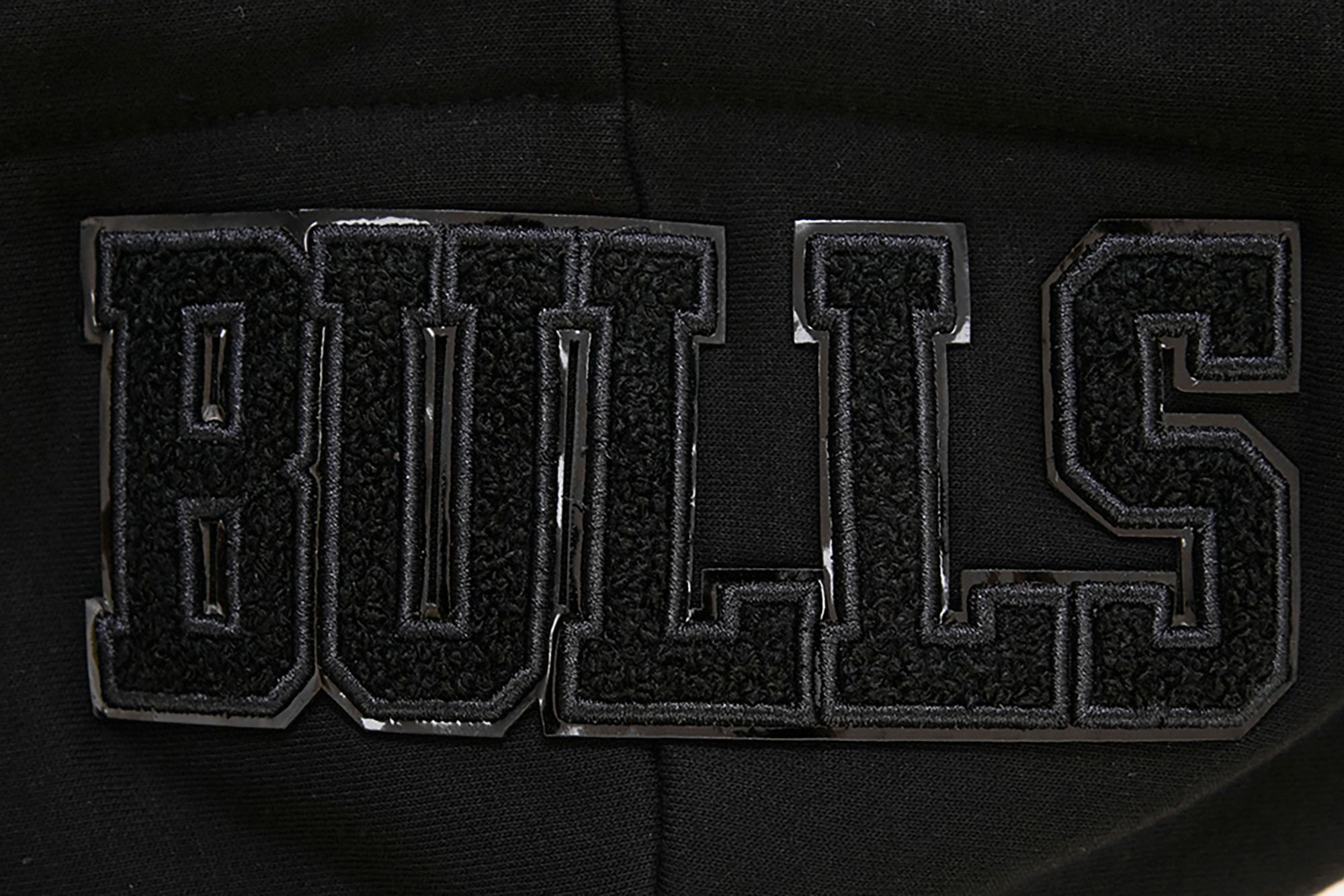 Pro Standard Women's Chicago Bulls Black Fleece Pullover Hoodie product image