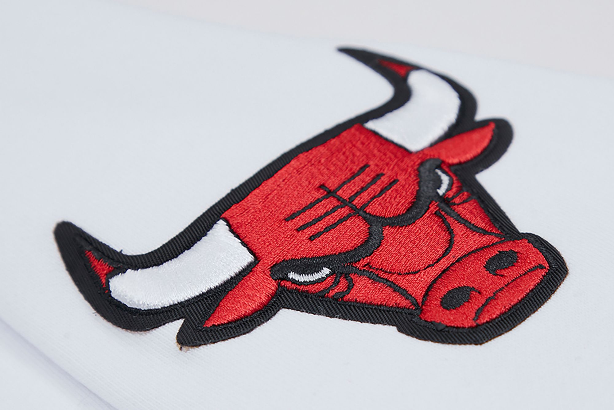 Pro Standard Women's Chicago Bulls White Fleece Crewneck Sweater product image