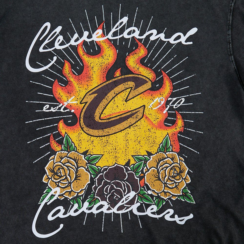Pro Standard Men's Cleveland Cavaliers Black Fire And Roses Washed T-Shirt product image