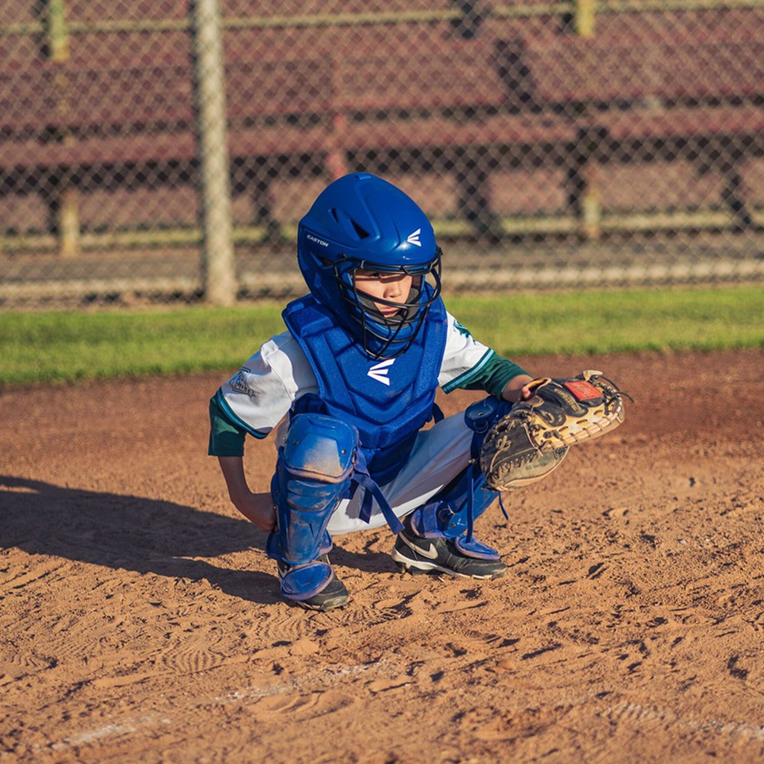 Easton Youth (9-12) Black Magic 3.0 Catcher's Set product image