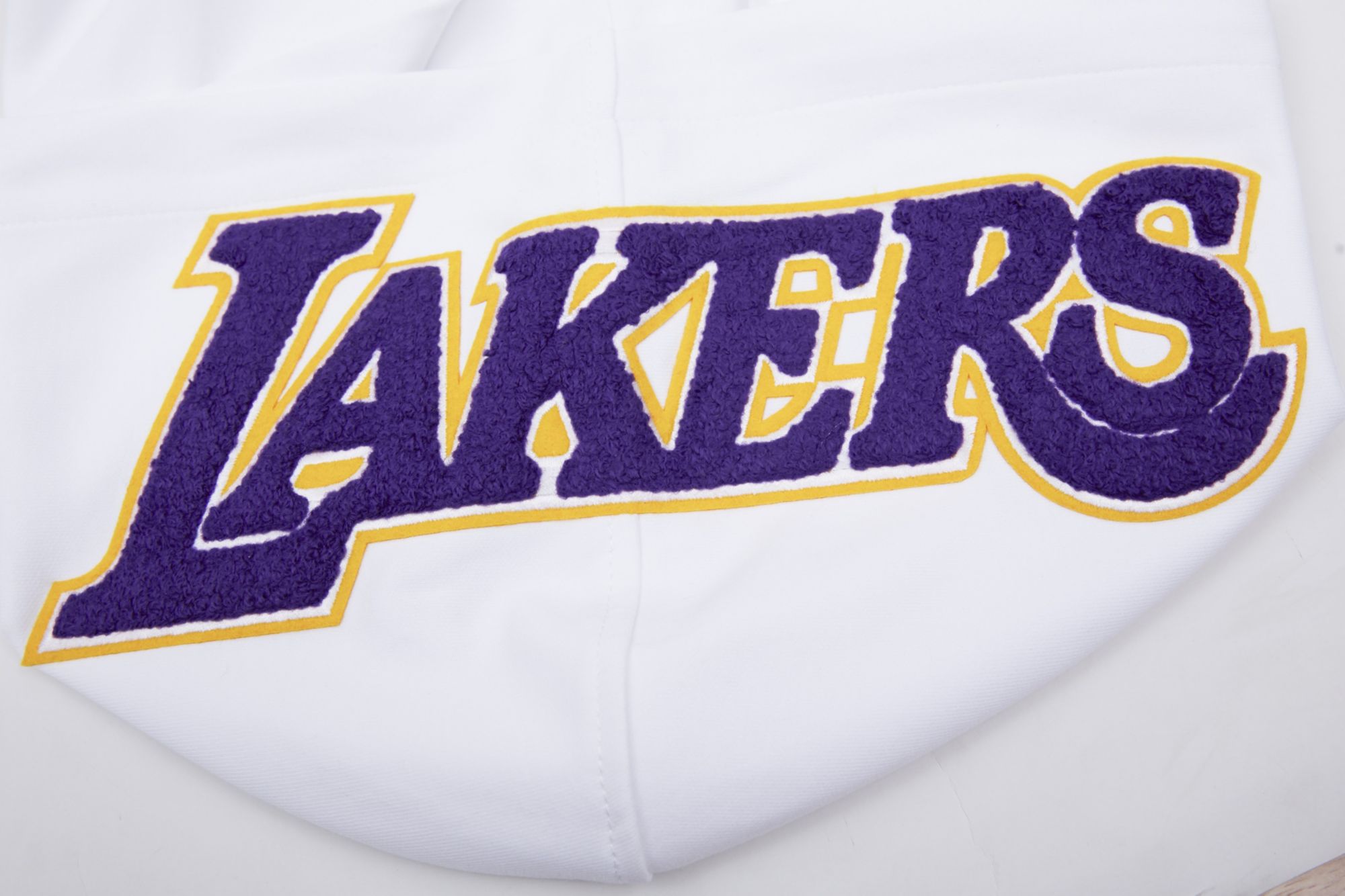 Pro Standard Men's Los Angeles Lakers White Classic Chenille Pullover Hoodie product image