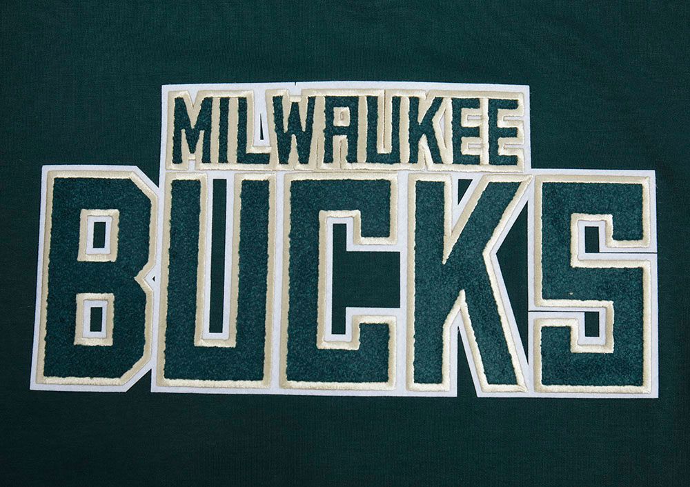 Pro Standard Men's Milwaukee Bucks Green Classic Warm Up Jacket product image