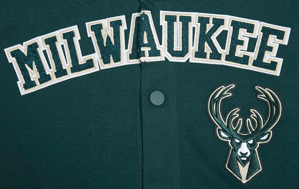 Pro Standard Men's Milwaukee Bucks Green Classic Warm Up Jacket product image