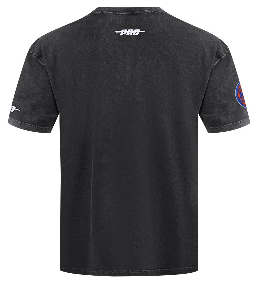 Pro Standard Men's New York Knicks Black Fire And Roses Washed T-Shirt product image