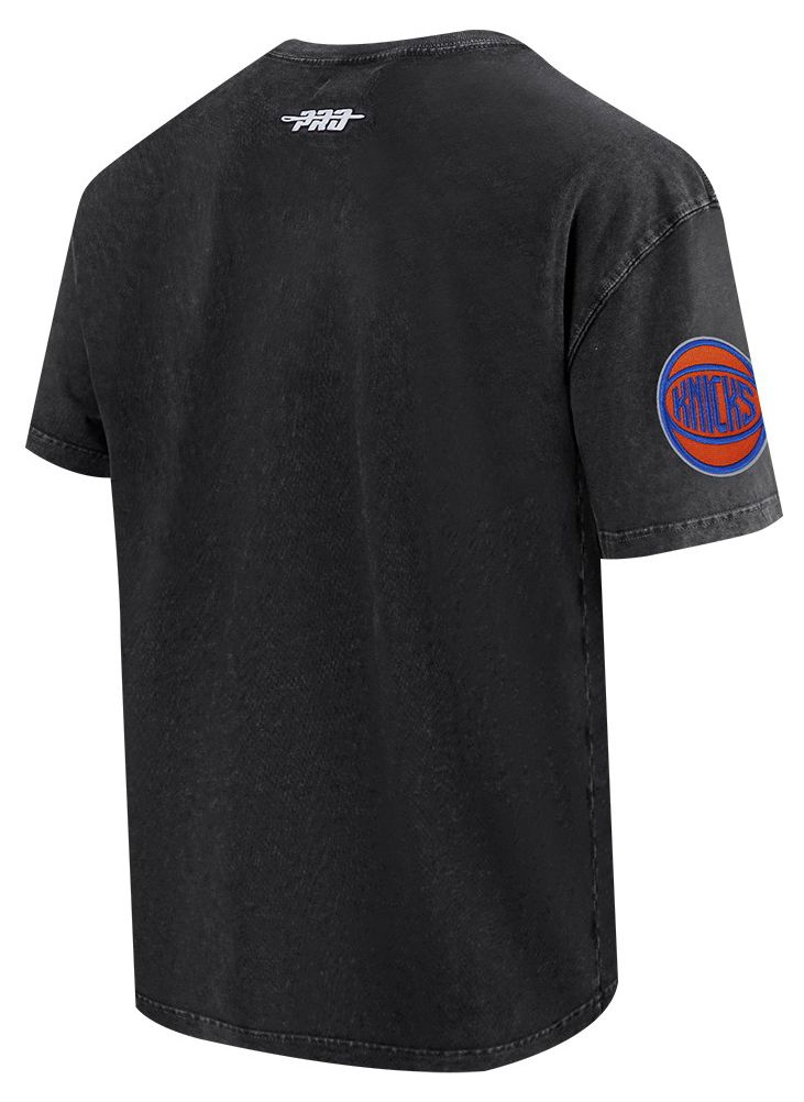 Pro Standard Men's New York Knicks Black Fire And Roses Washed T-Shirt product image
