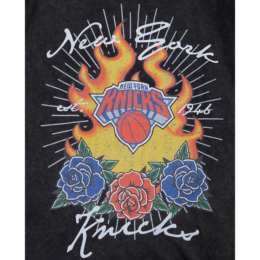 Pro Standard Men's New York Knicks Black Fire And Roses Washed T-Shirt product image