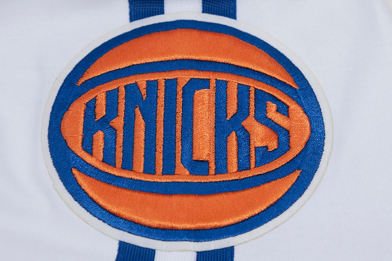 Pro Standard Men's New York Knicks White Classic Chenille Shorts product image
