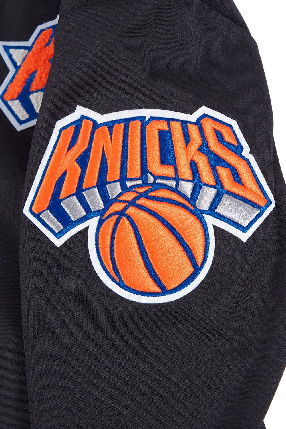 Pro Standard Men's New York Knicks Black Classic Track Jacket product image