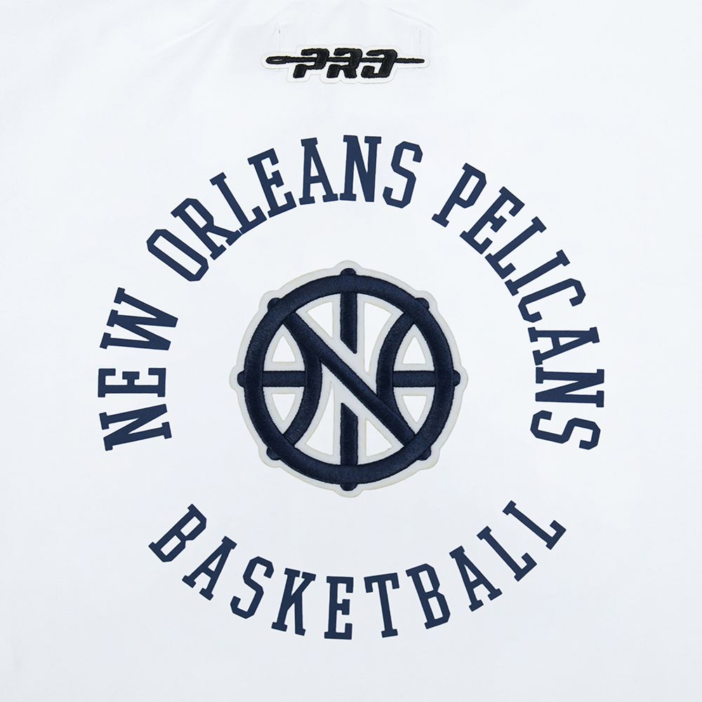 Pro Standard Women's New Orleans Pelicans White Crest Emblem Boxy T-Shirt product image