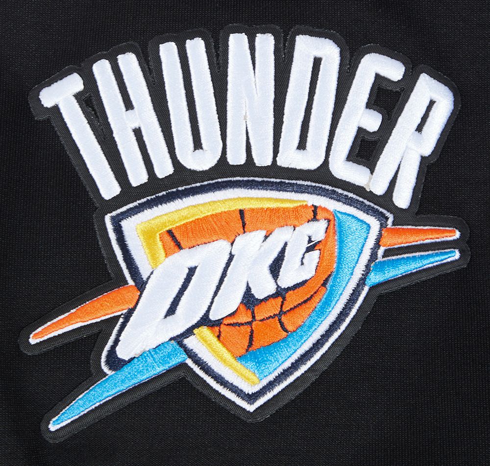 Pro Standard Men's Oklahoma City Thunder Black Classic Chenille Pullover Hoodie product image