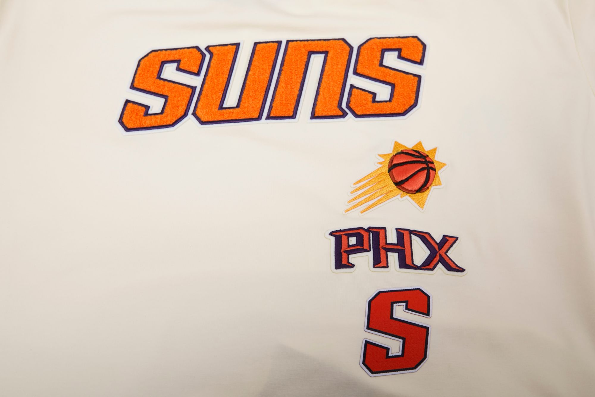 Pro Standard Women's Phoenix Suns Off-White Classic Boxy Cropped T-Shirt product image
