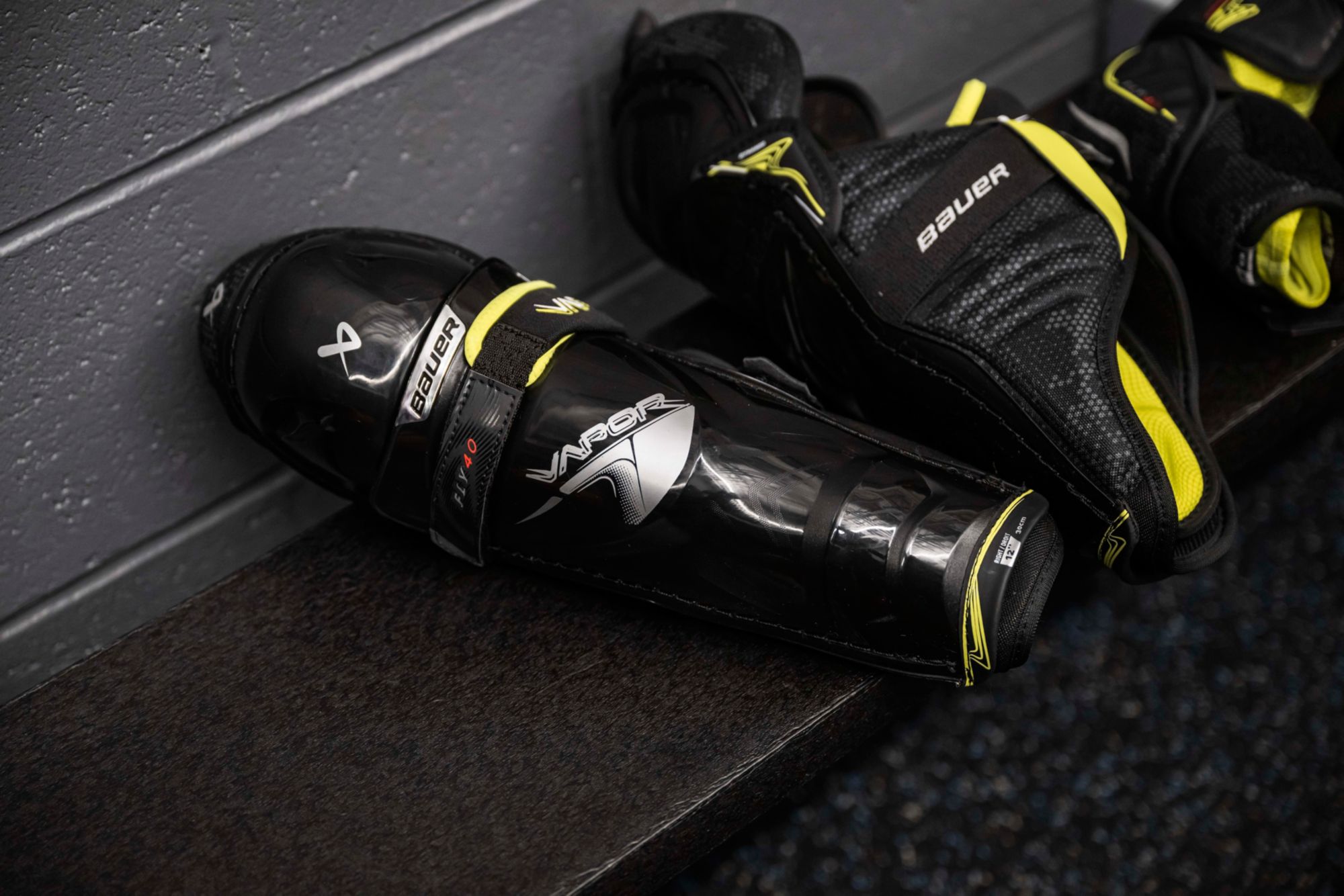 Bauer Vapor Fly40 Hockey Shin Guard - Junior product image