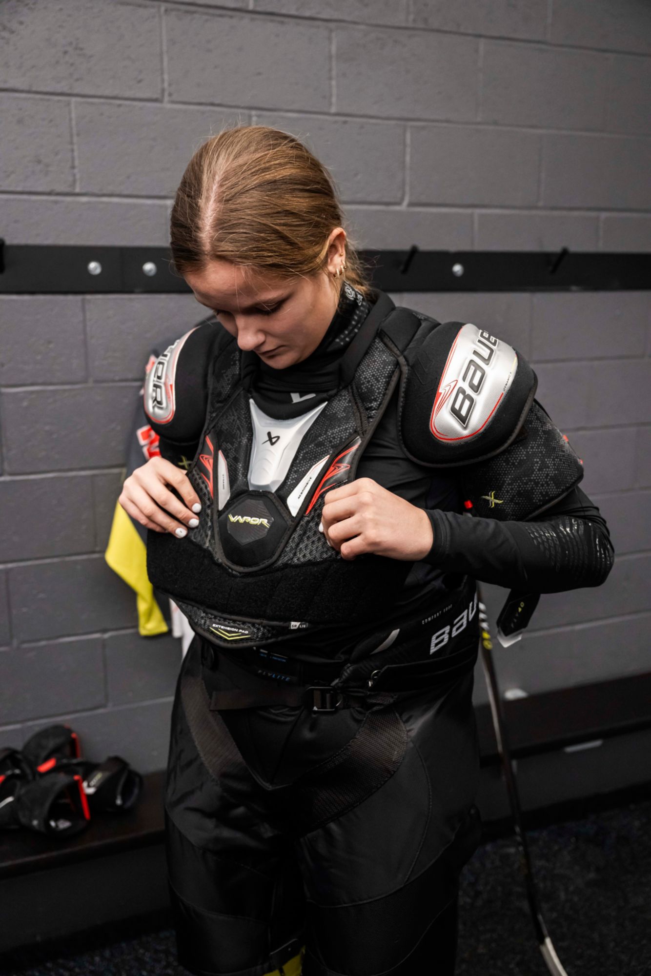 Bauer Vapor Fly40 Hockey Shoulder Pads - Intermediate product image