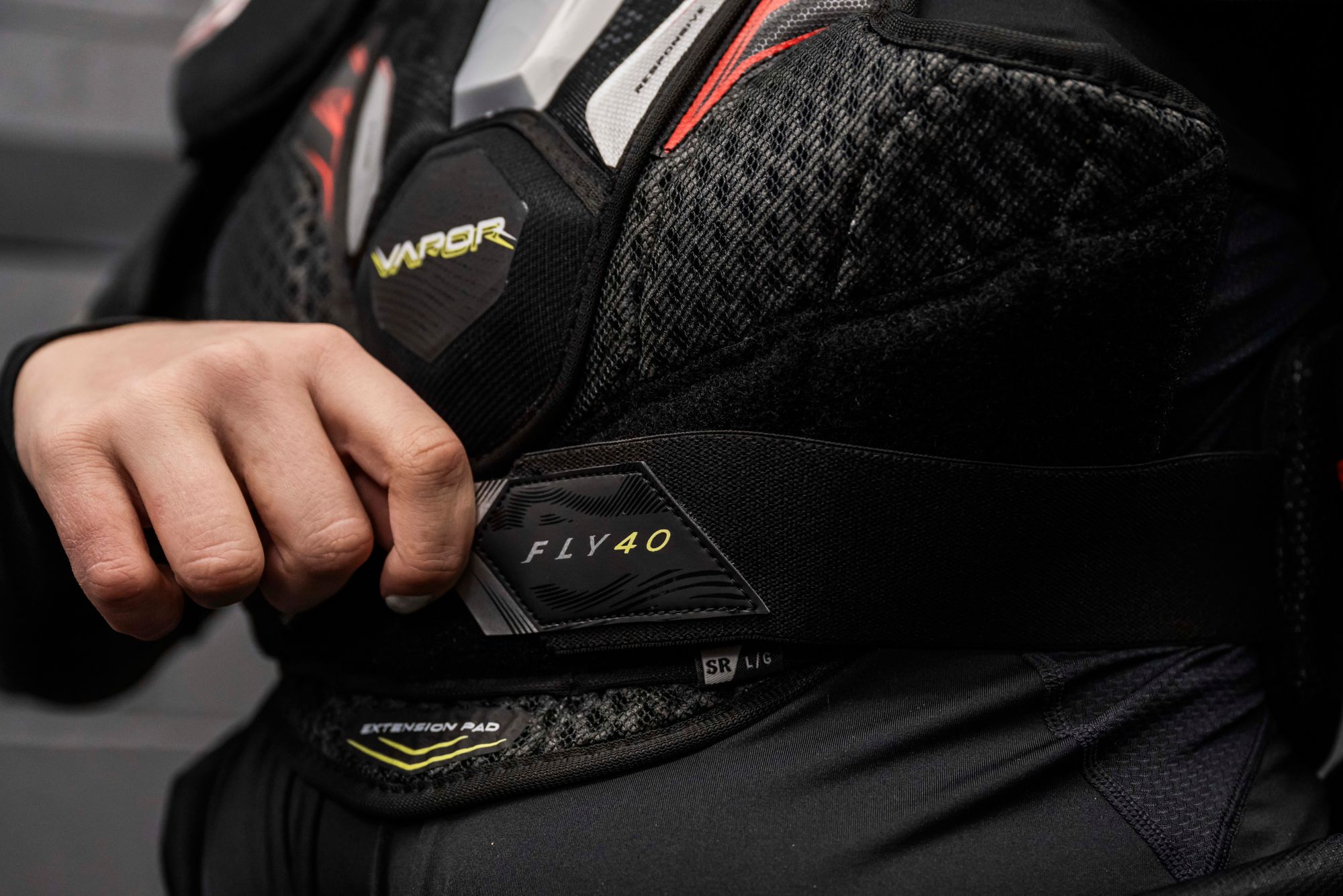 Bauer Vapor Fly40 Hockey Shoulder Pads - Intermediate product image