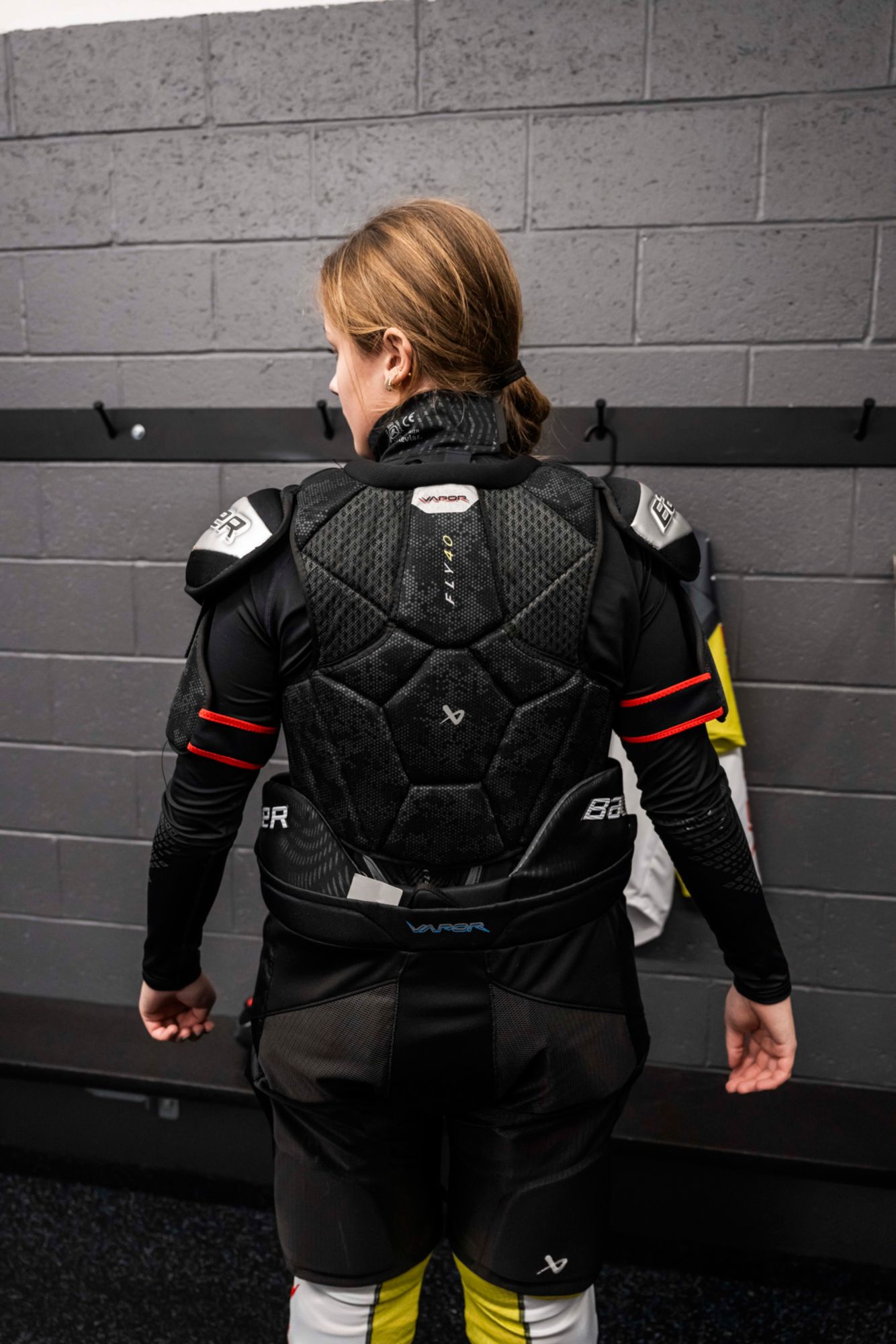 Bauer Vapor Fly40 Hockey Shoulder Pads - Intermediate product image