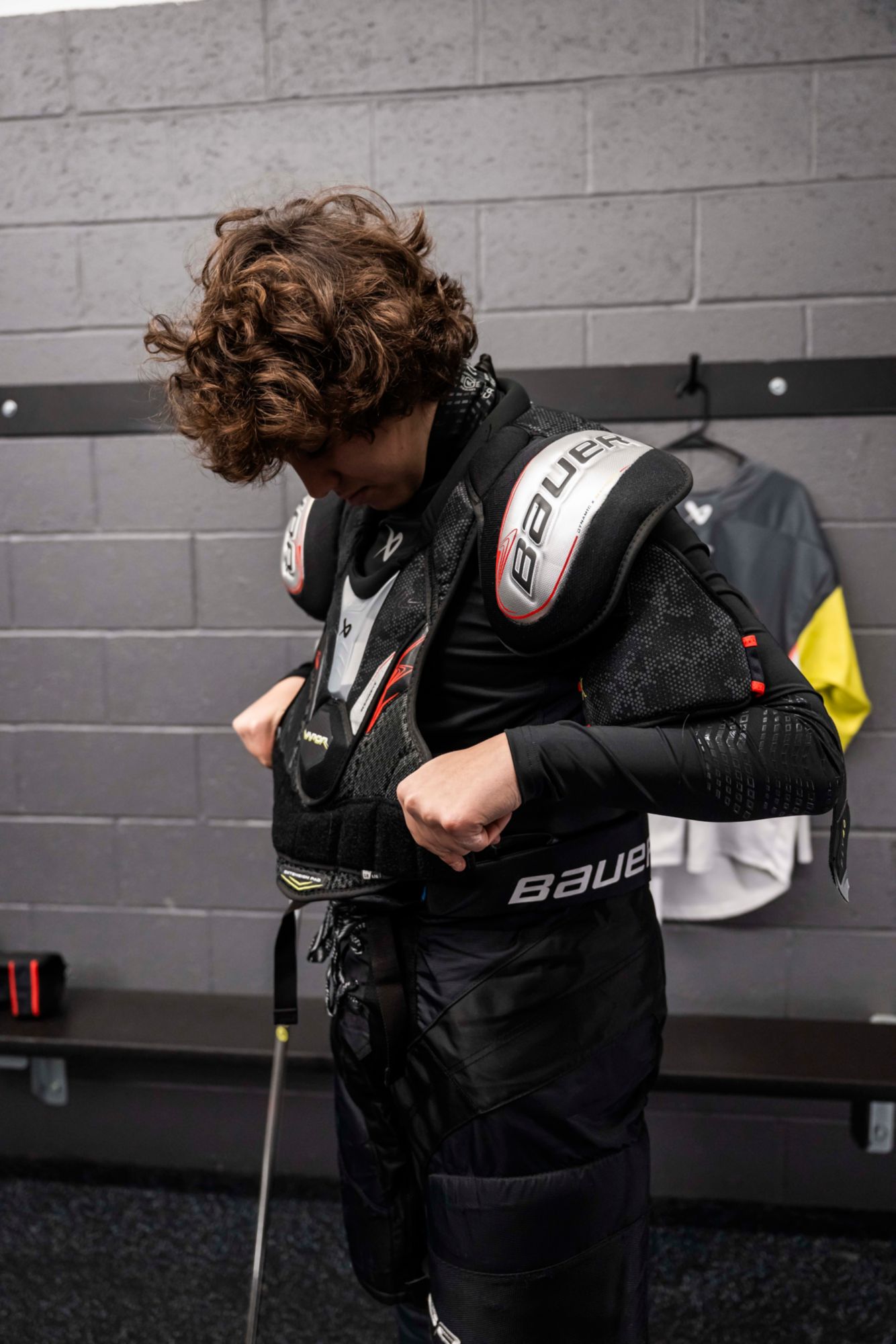 Bauer Vapor Fly40 Hockey Shoulder Pads - Intermediate product image