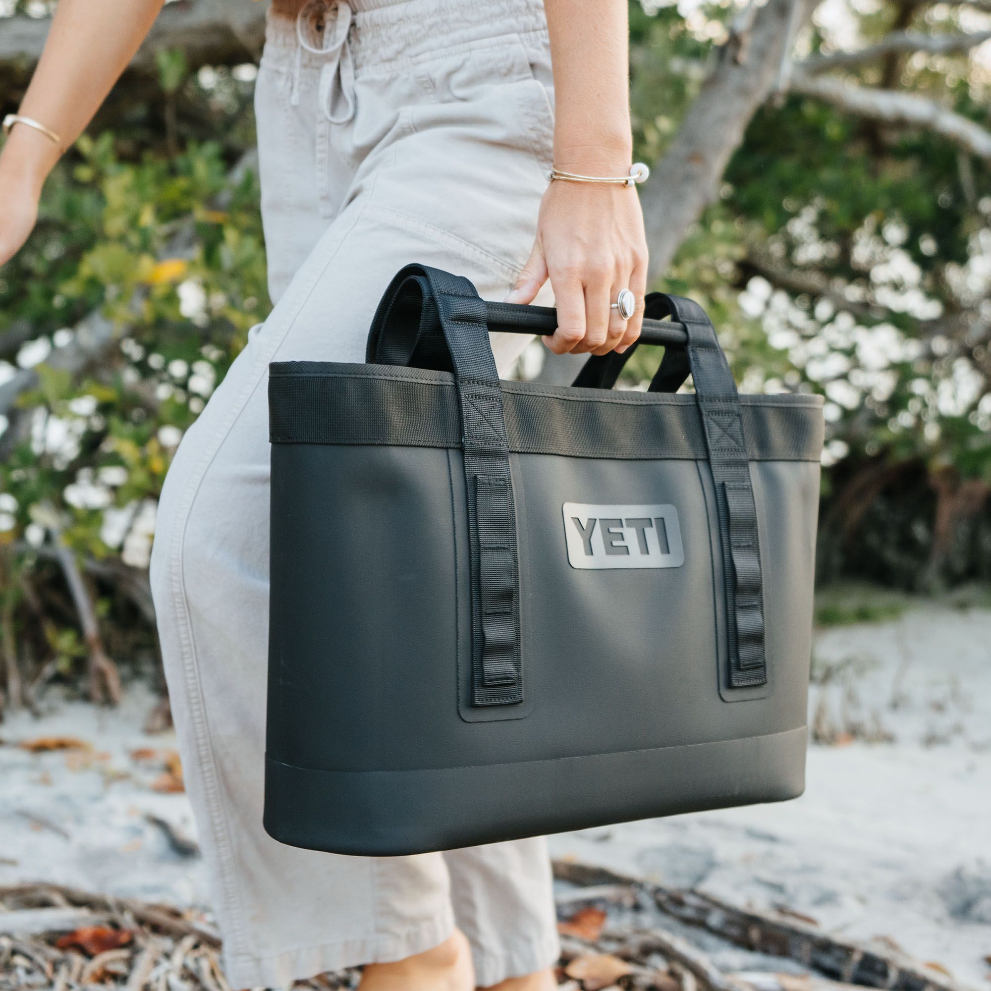 YETI Camino 18L Zip Carryall Tote Bag product image