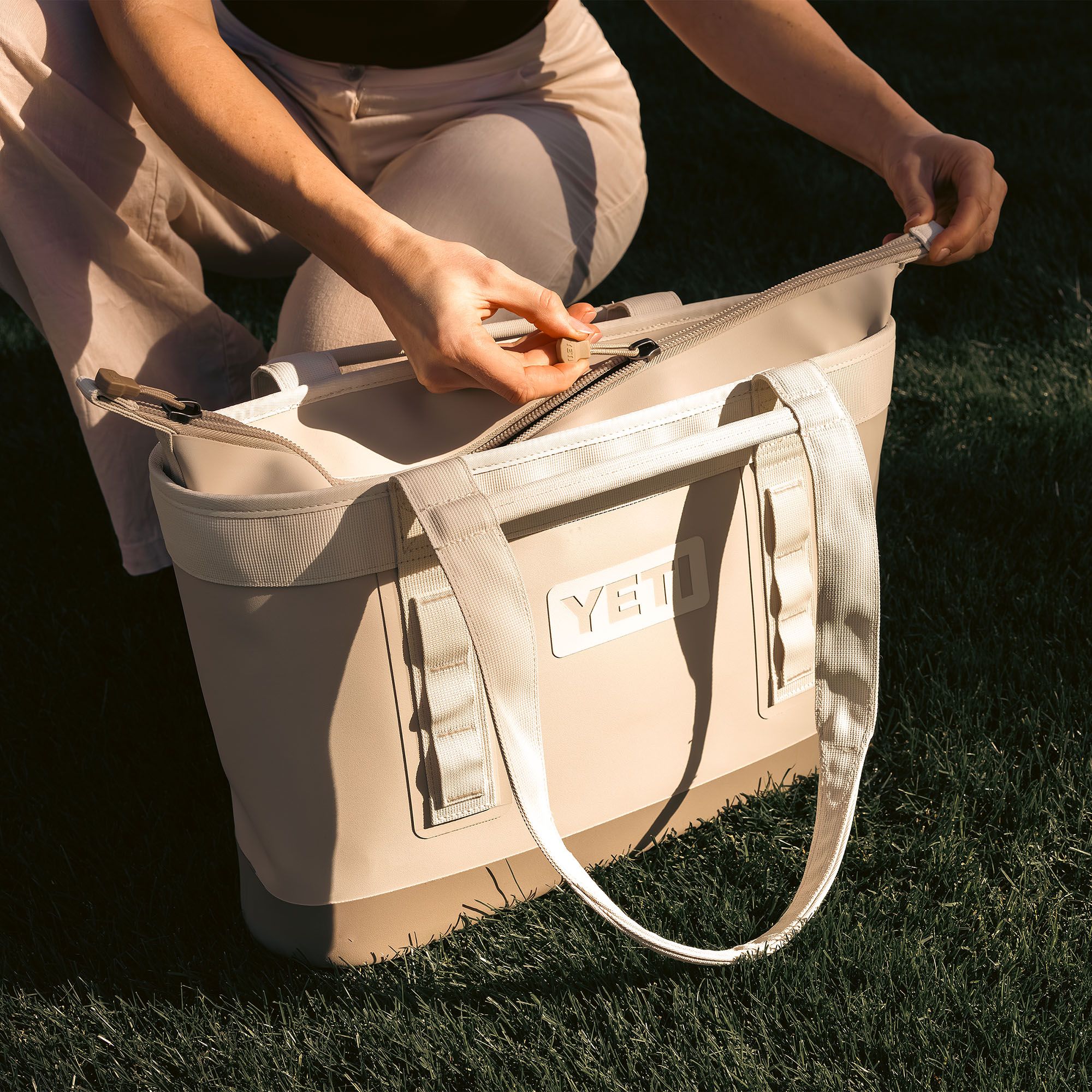 YETI Camino 18L Zip Carryall Tote Bag product image