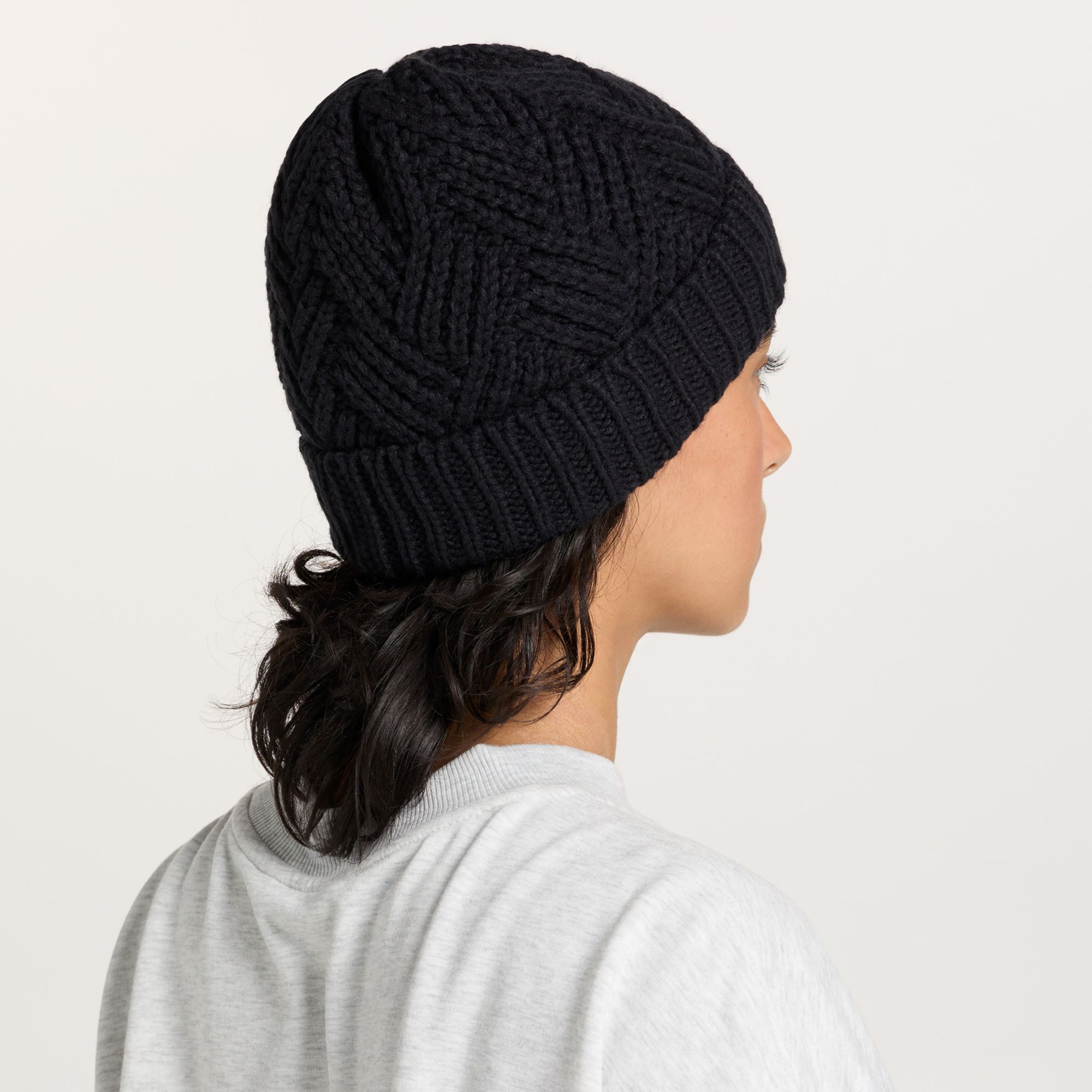 Northeast Outfitters Cozy Cabin Women's Diamond Beanie product image