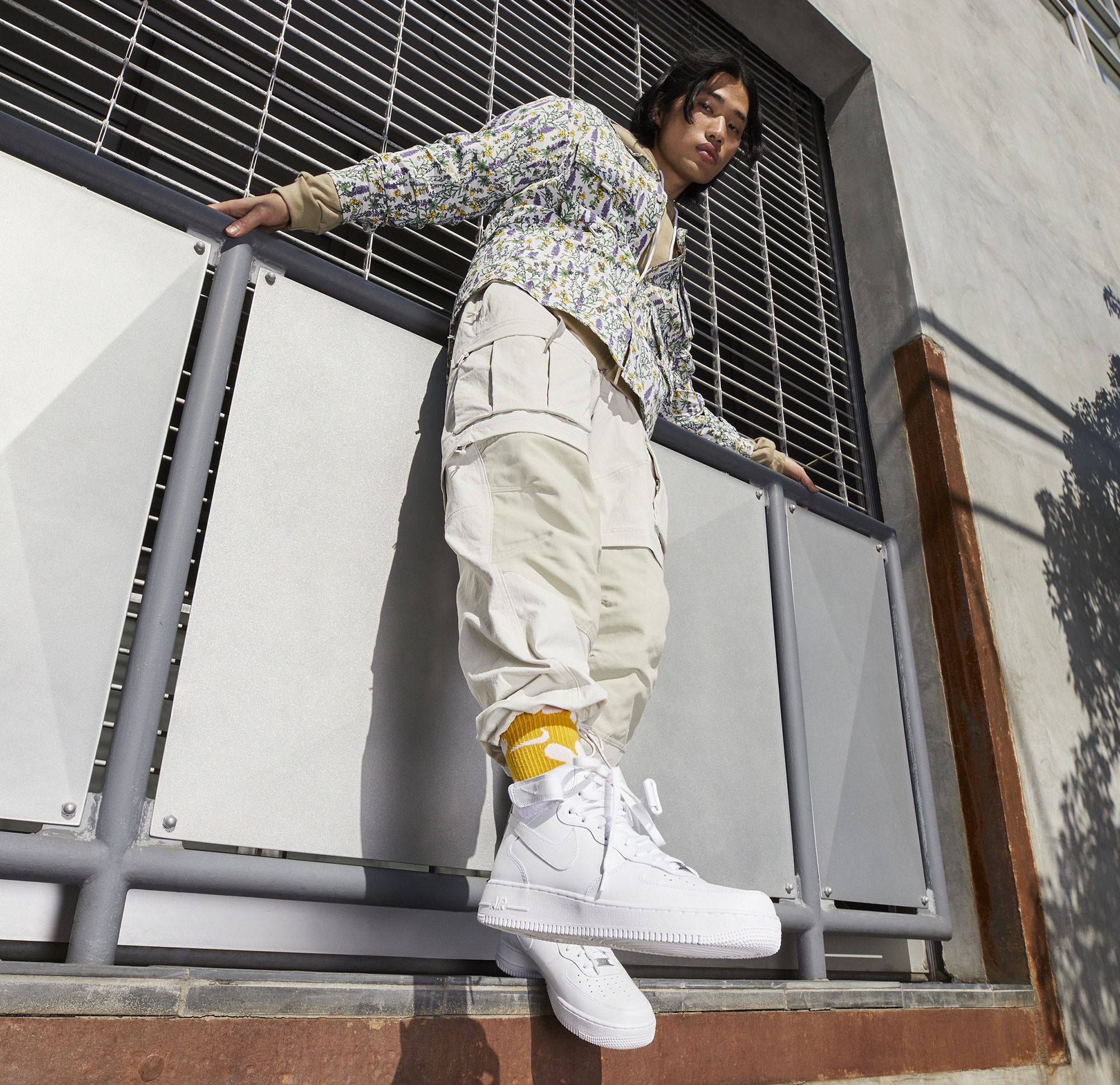 Nike Men's Air Force 1 Mid '07 Shoes product image