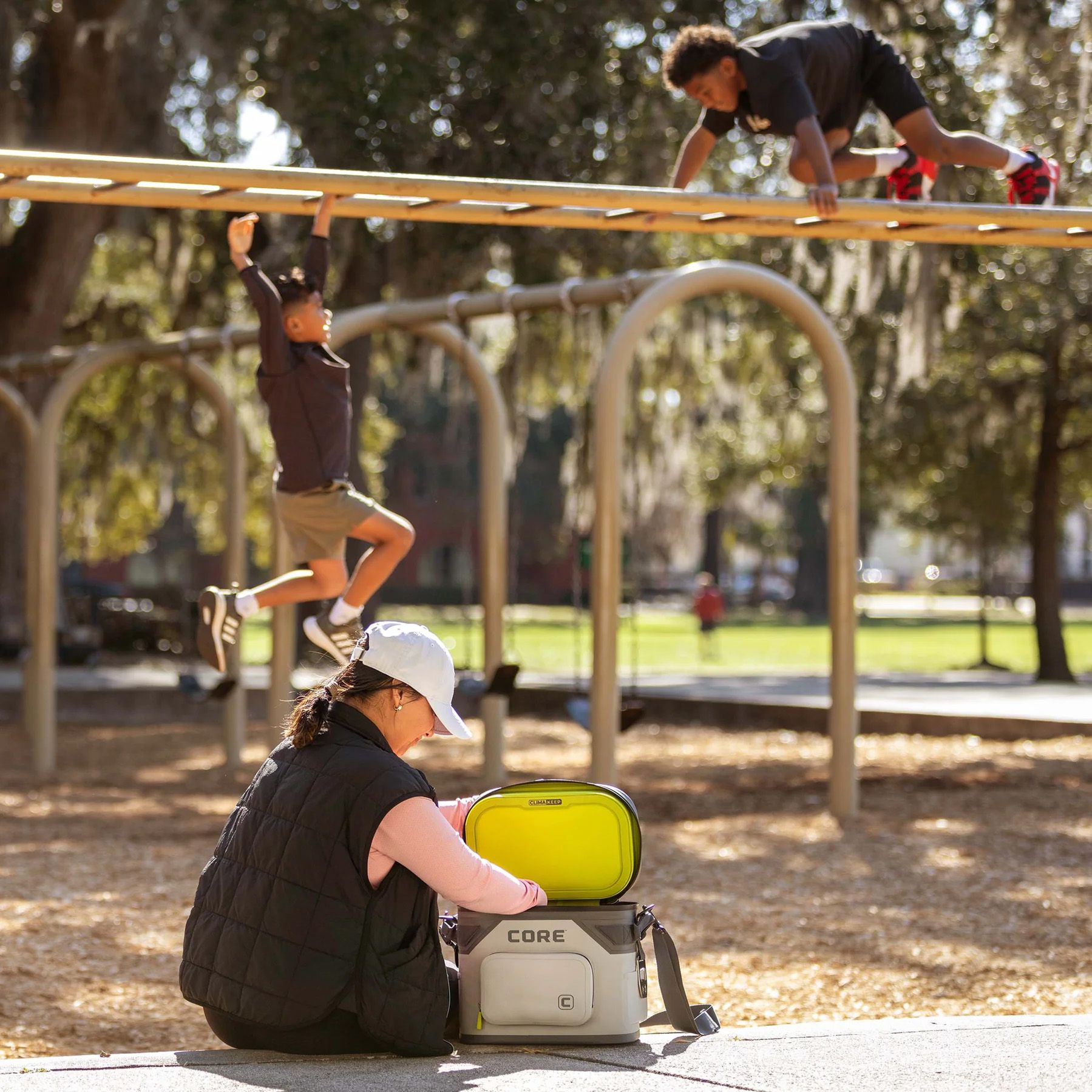 CORE Equipment CLIMAKEEP Magnetic 12-Can Soft Cooler product image