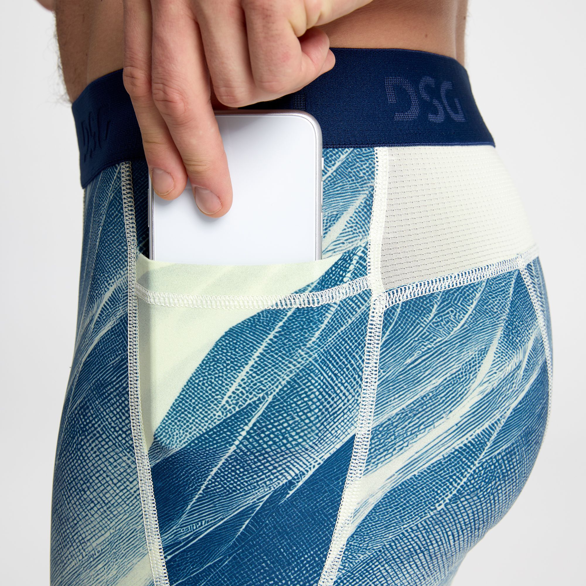 DSG Men's 10" Compression Pocket Shorts product image