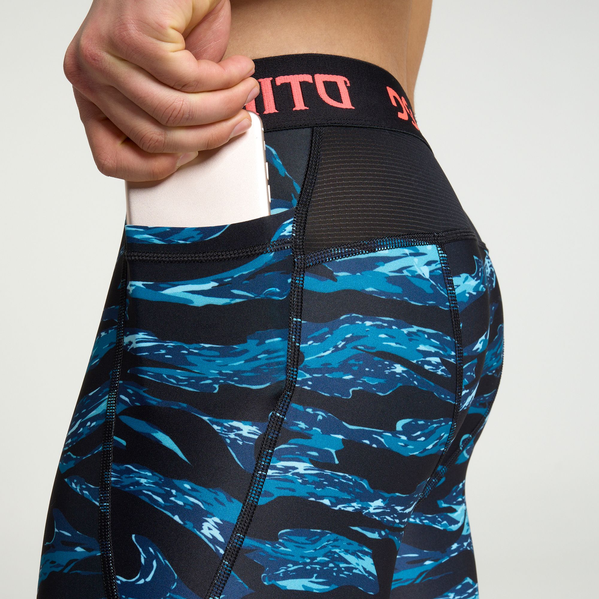 DSG Men's 7" Compression Pocket Shorts product image