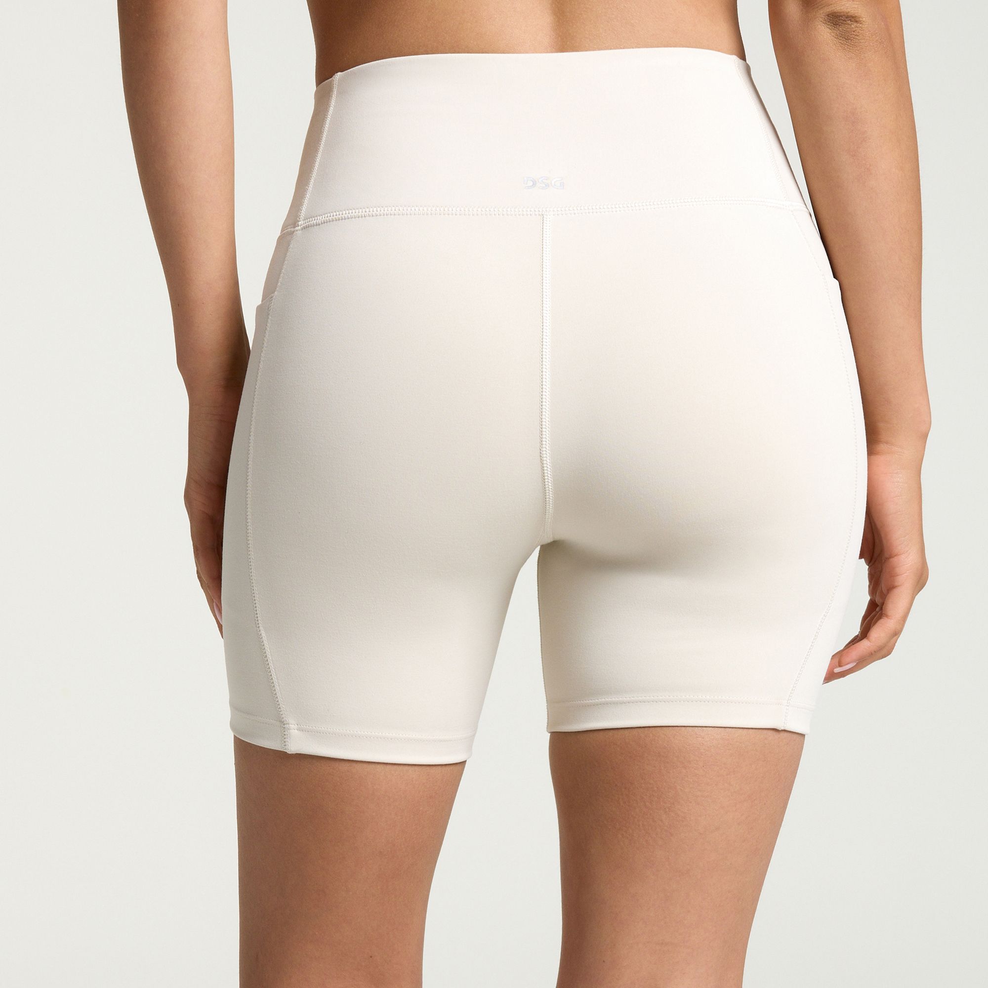 DSG Women's Momentum 5” Shorts product image