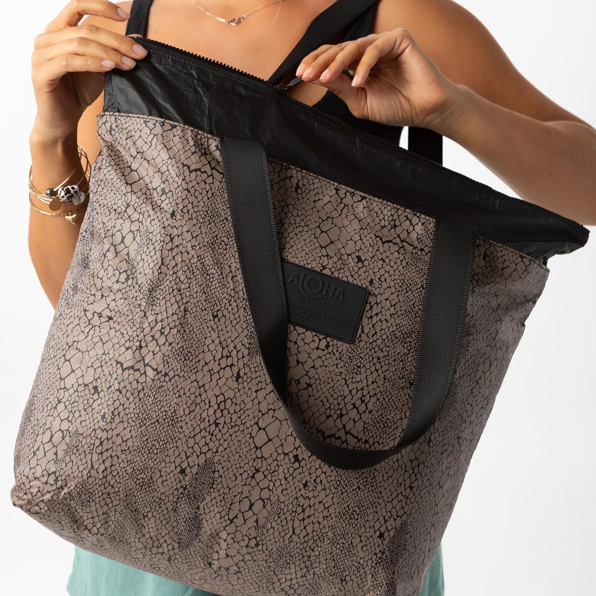 ALOHA Collection Day Tripper Tote product image