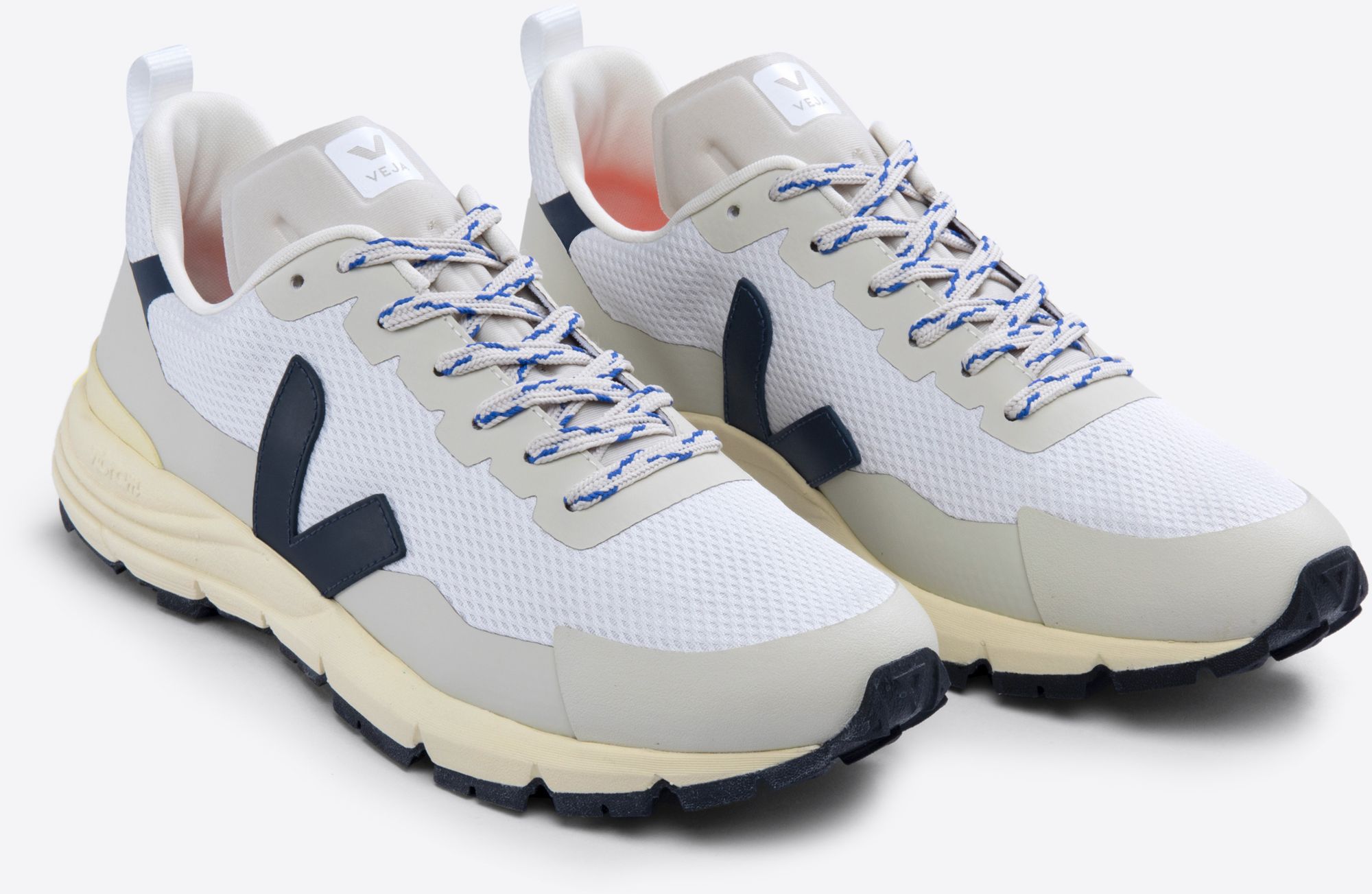 VEJA Women's Dekkan Shoes product image