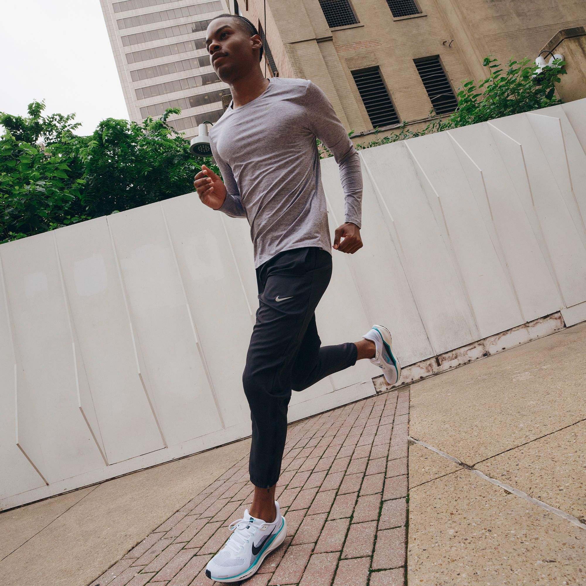 Nike Men's Dri-FIT Challenger Woven Running Pants product image