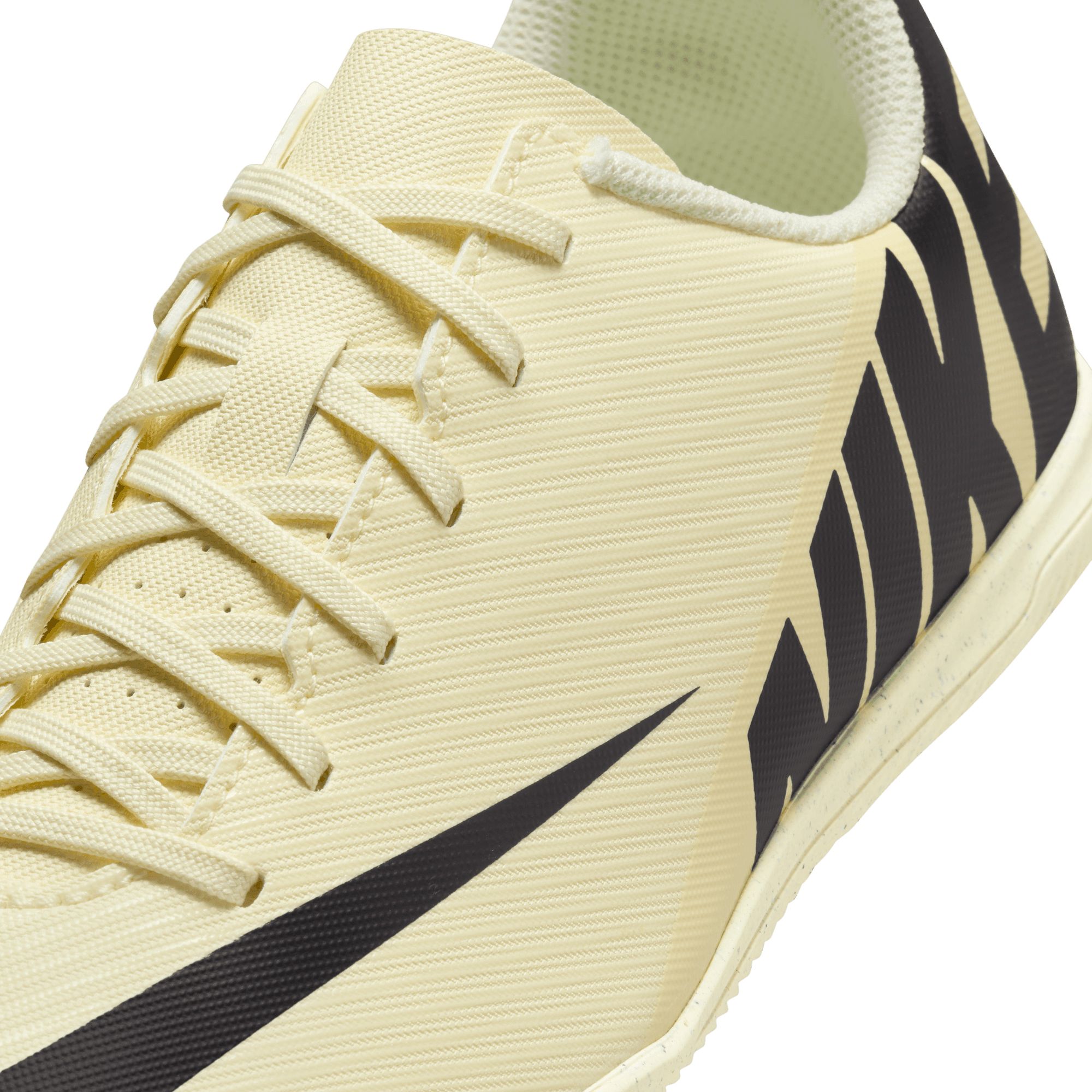 Nike Kids' Mercurial Vapor 15 Club Indoor Soccer Shoes