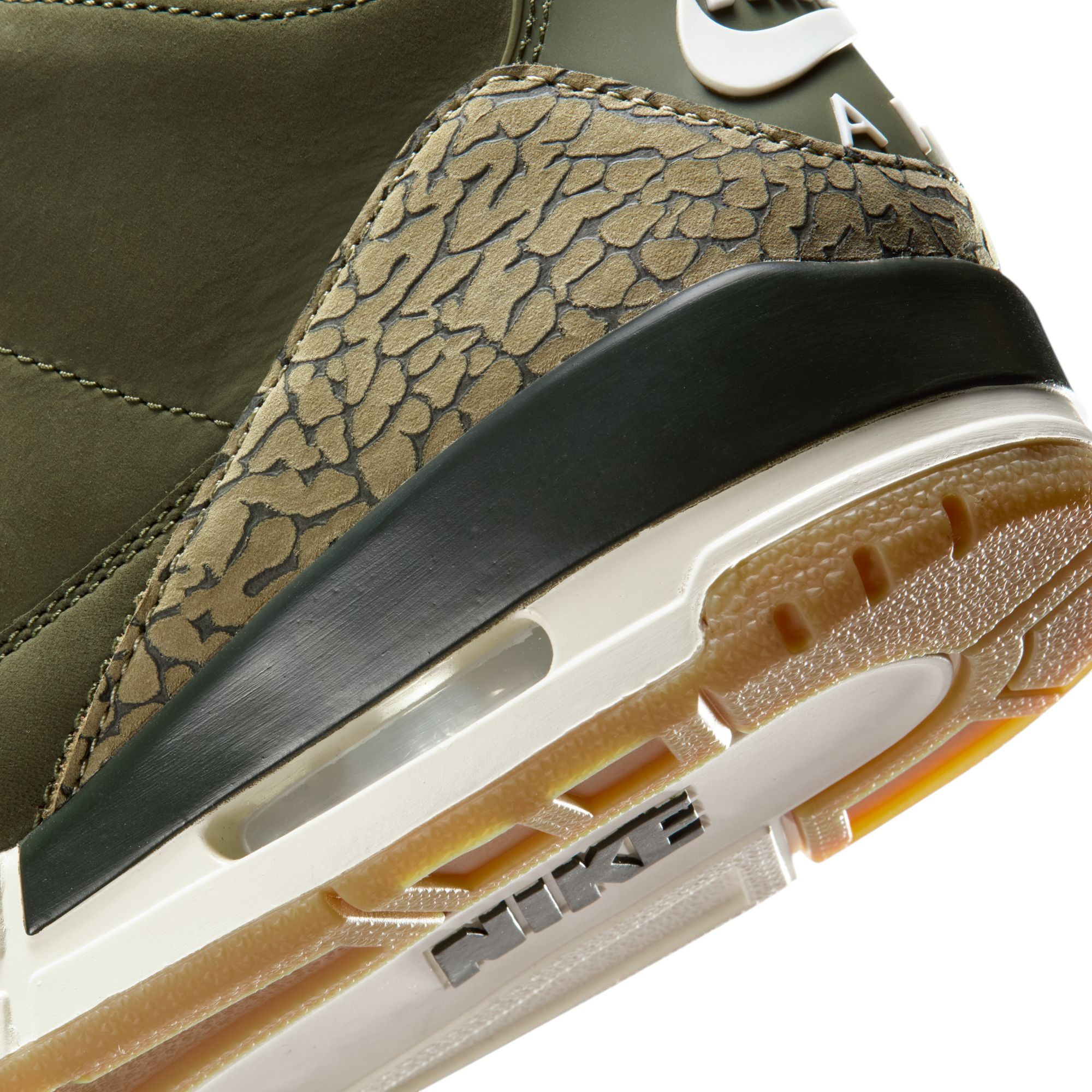 Air Jordan 3 Retro 'Medium Olive' Basketball Shoes product image