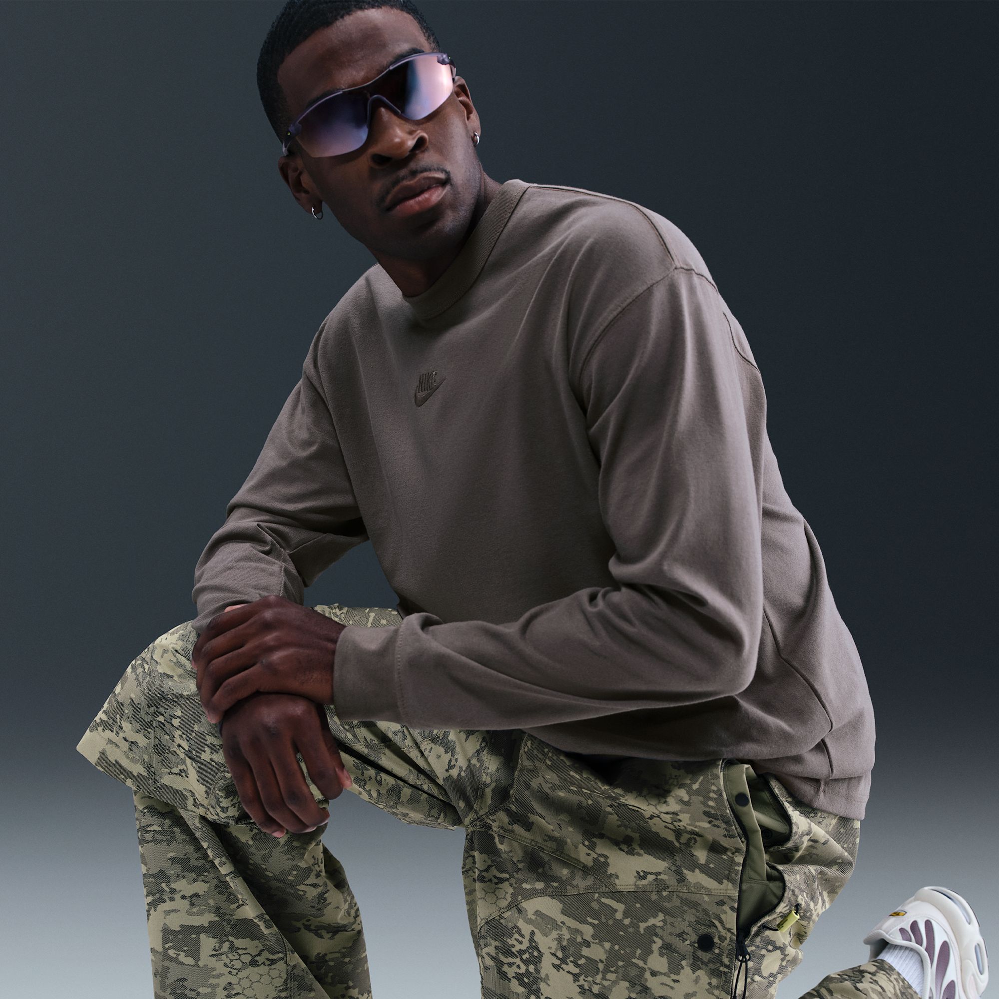 Nike Men's Sportswear Premium Essentials Long Sleeve T-Shirt product image