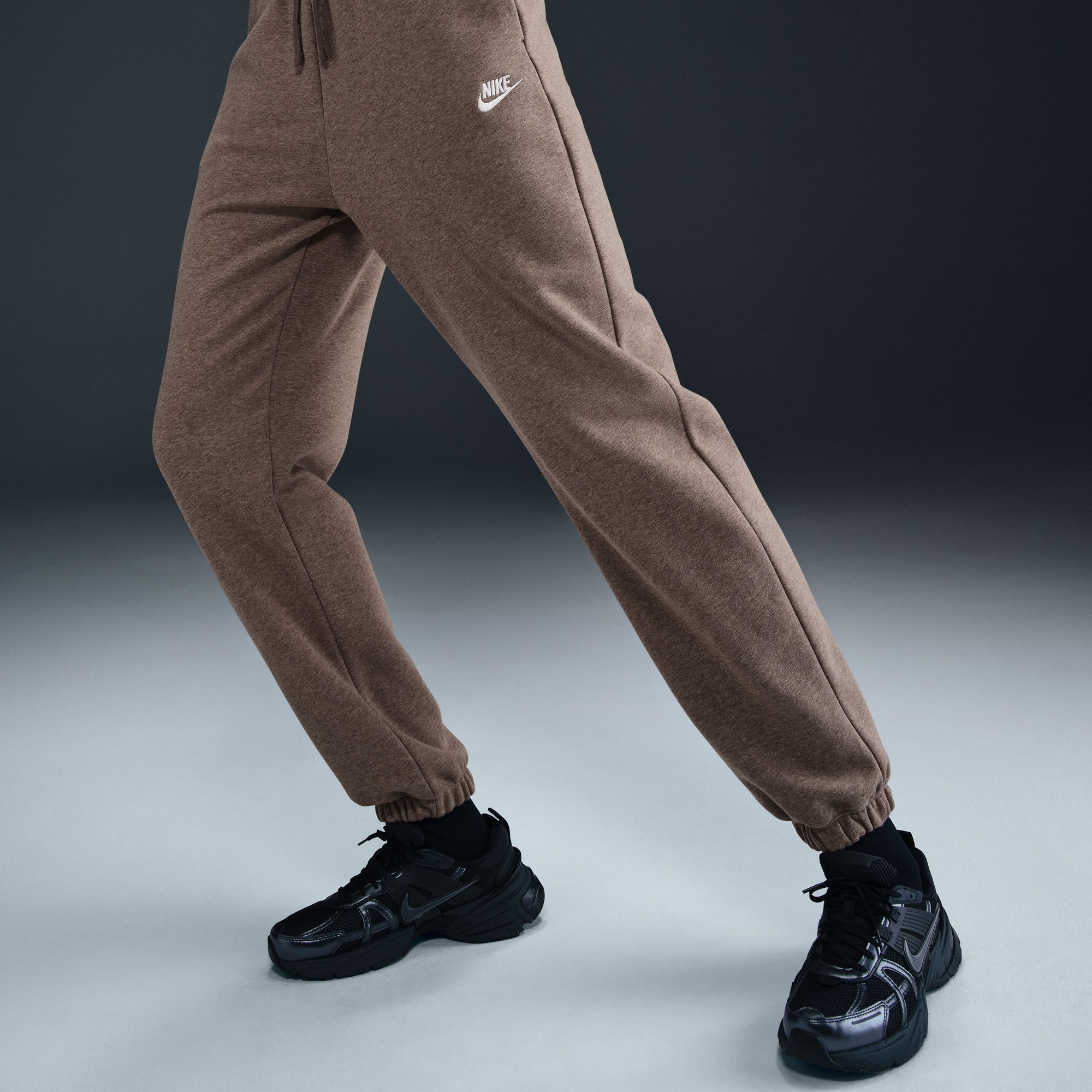 Nike Women's Sportswear Club Fleece Mid-Rise Oversized Sweatpants product image