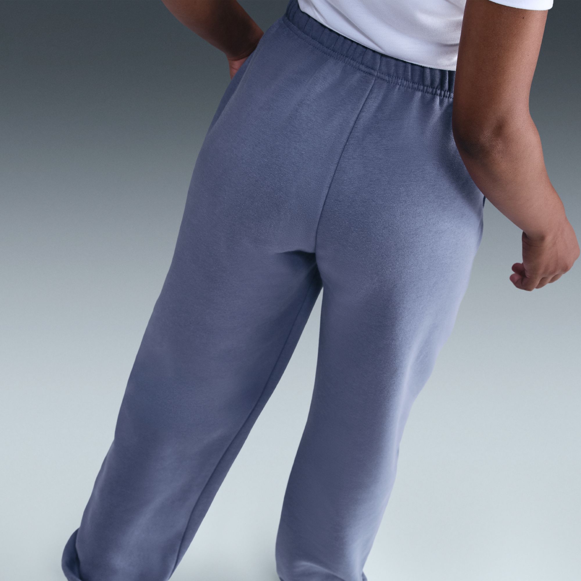 Nike Women's Sportswear Club Fleece Mid-Rise Oversized Sweatpants product image