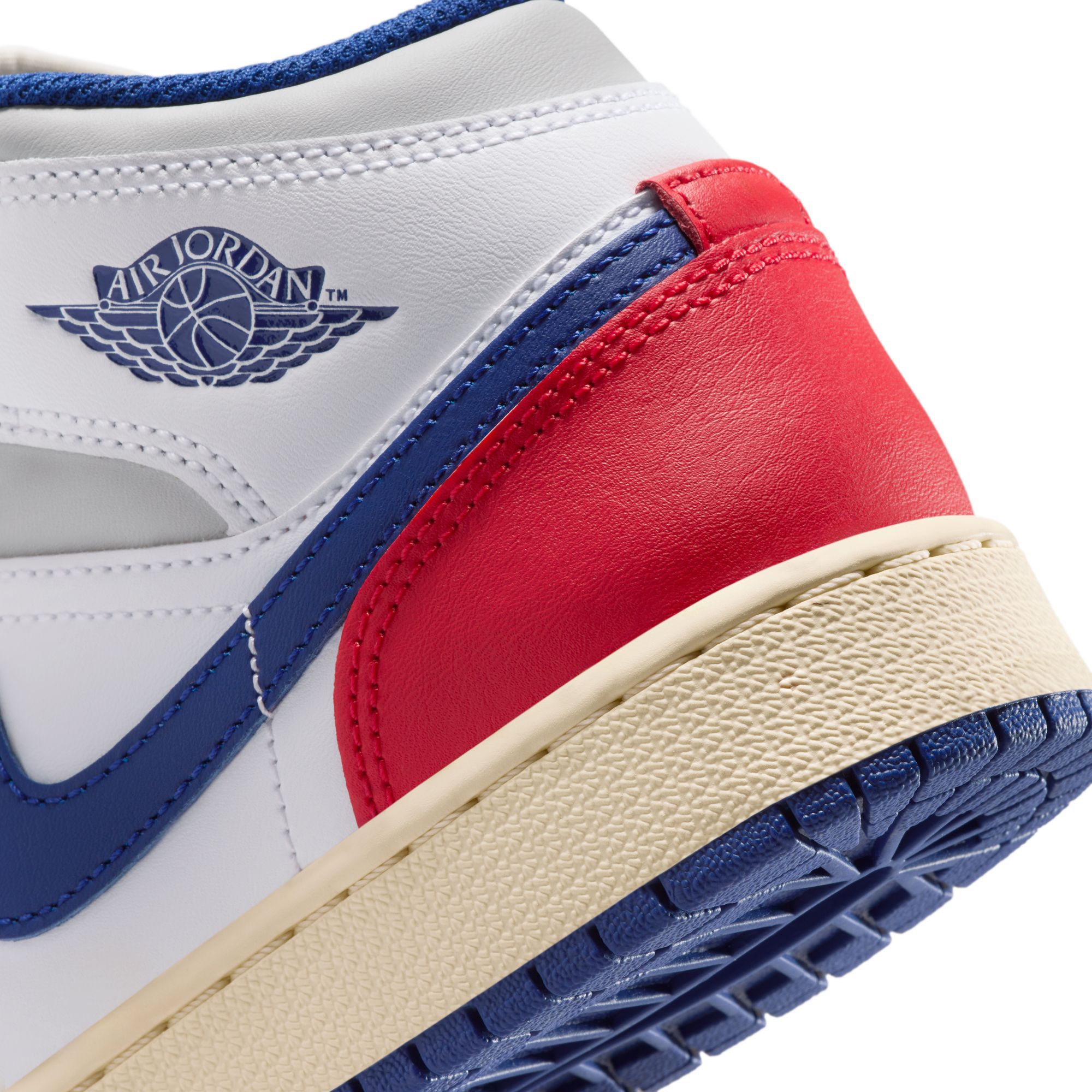 Jordan Kids' Grade School Air Jordan 1 Mid Basketball Shoes product image