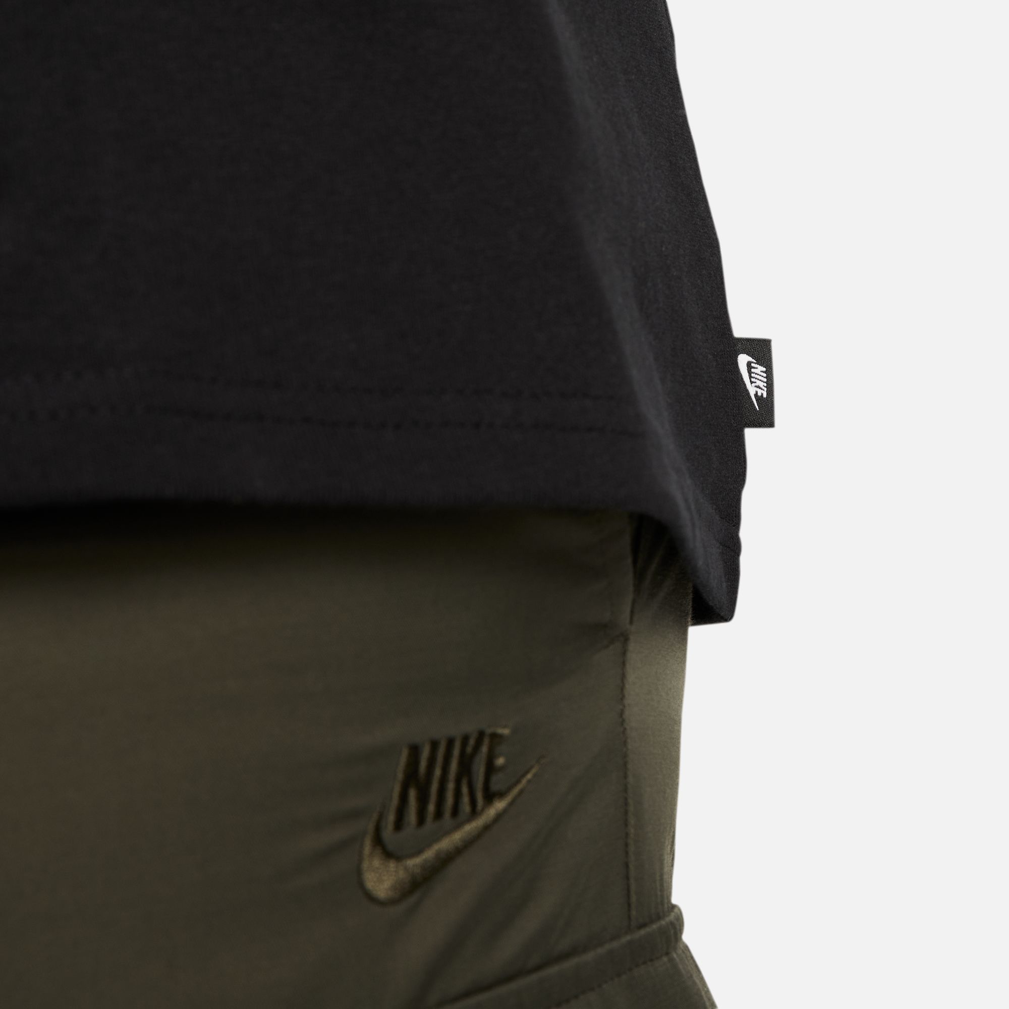 Nike Sportswear Premium Essentials Men's Long-Sleeve Pocket T-Shirt product image