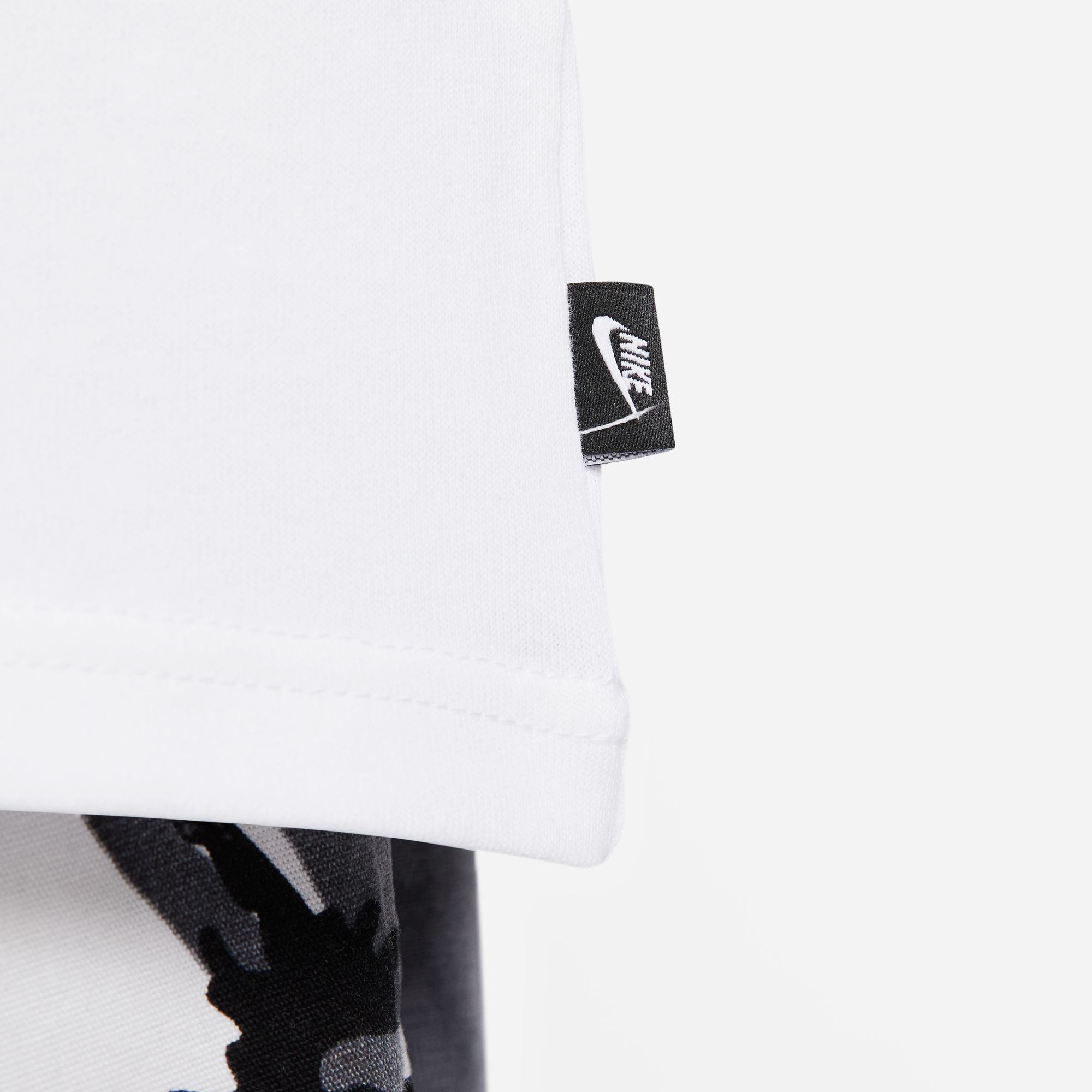 Nike Sportswear Premium Essentials Men's Long-Sleeve Pocket T-Shirt product image