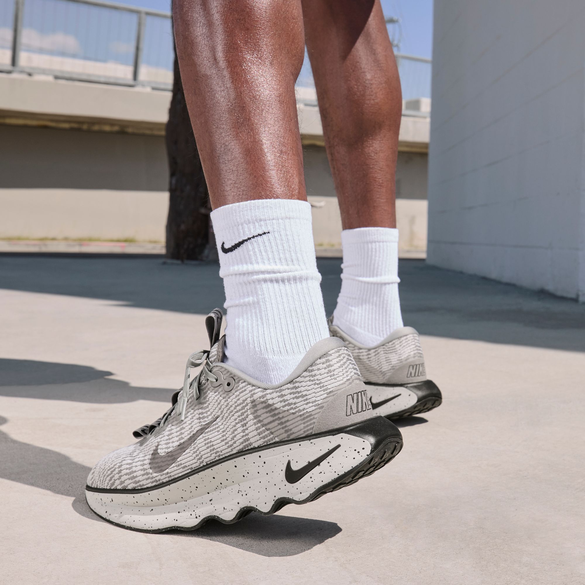 Nike Men's Motiva Walking Shoes product image
