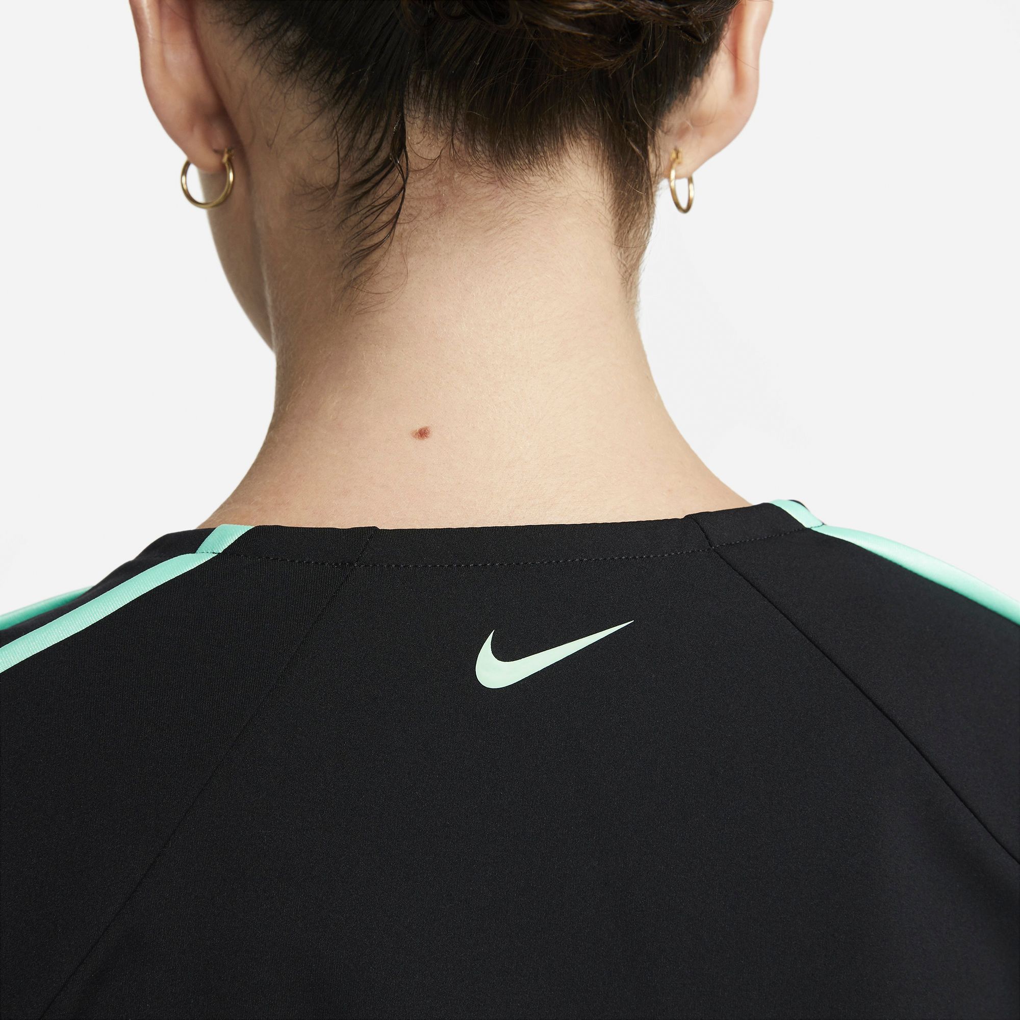 NIKE Dri-FIT Cropped Graphic Training Top