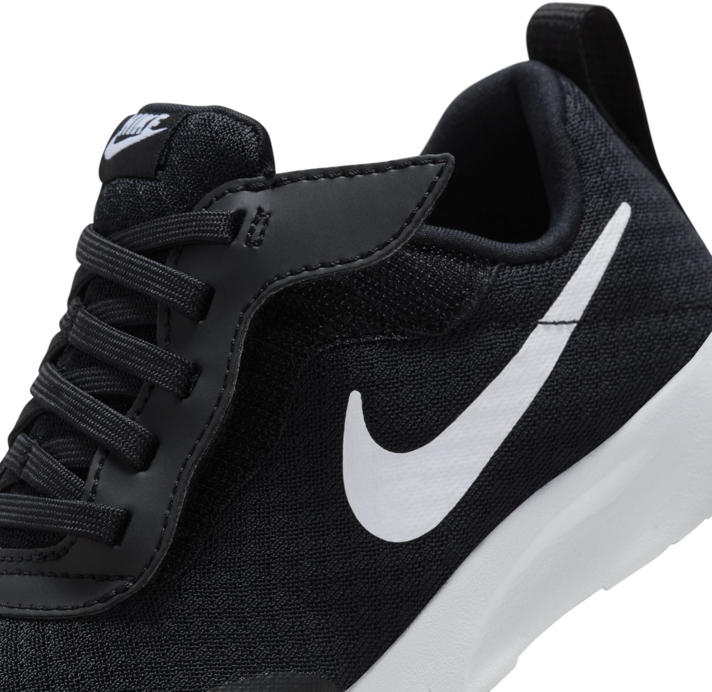 Kids nike tanjun trainers clearance