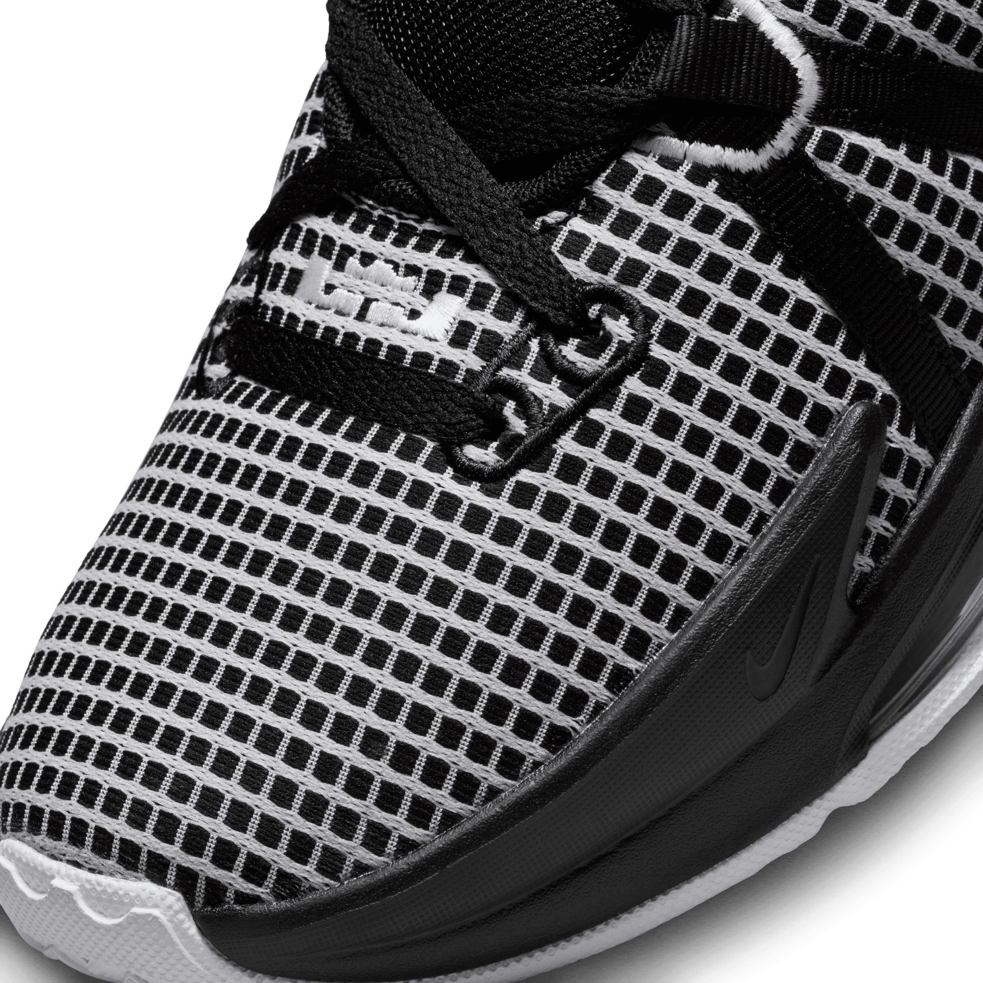 Nike LeBron Witness 7 Basketball Shoes product image