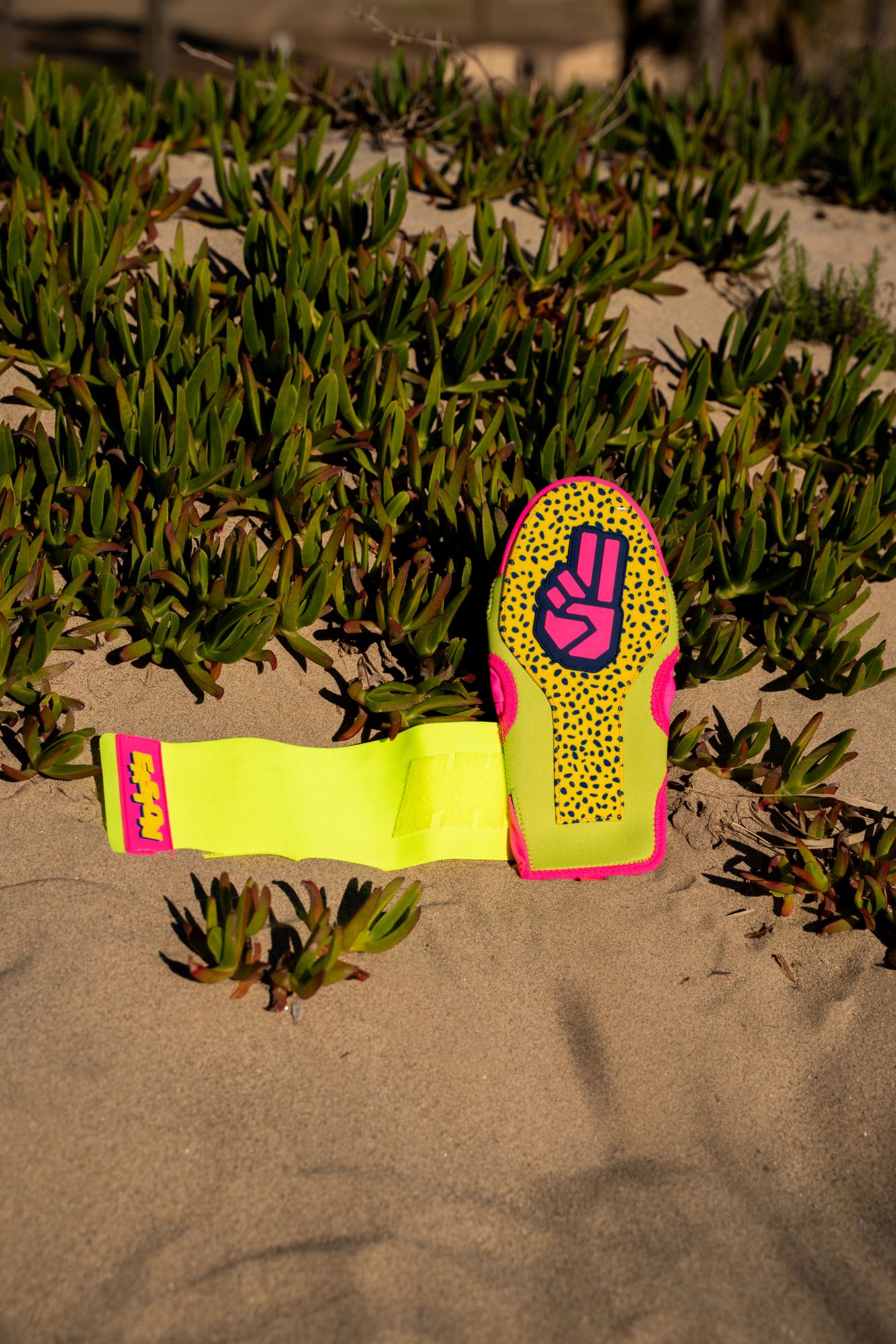 Easton Adult Spring Break The Dub Sliding Mitt product image