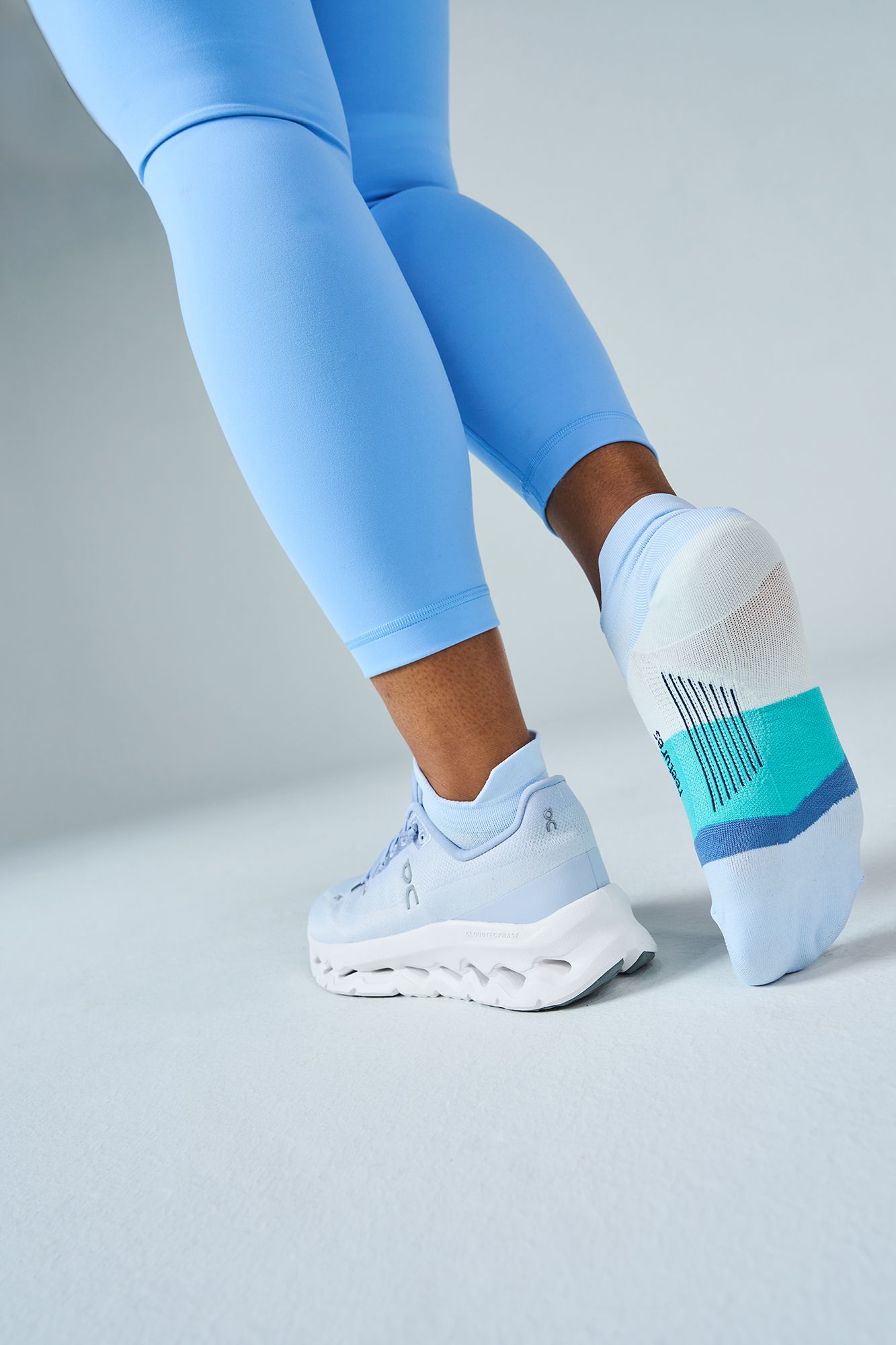 Feetures Elite Ultra Light No Show Tab Socks product image