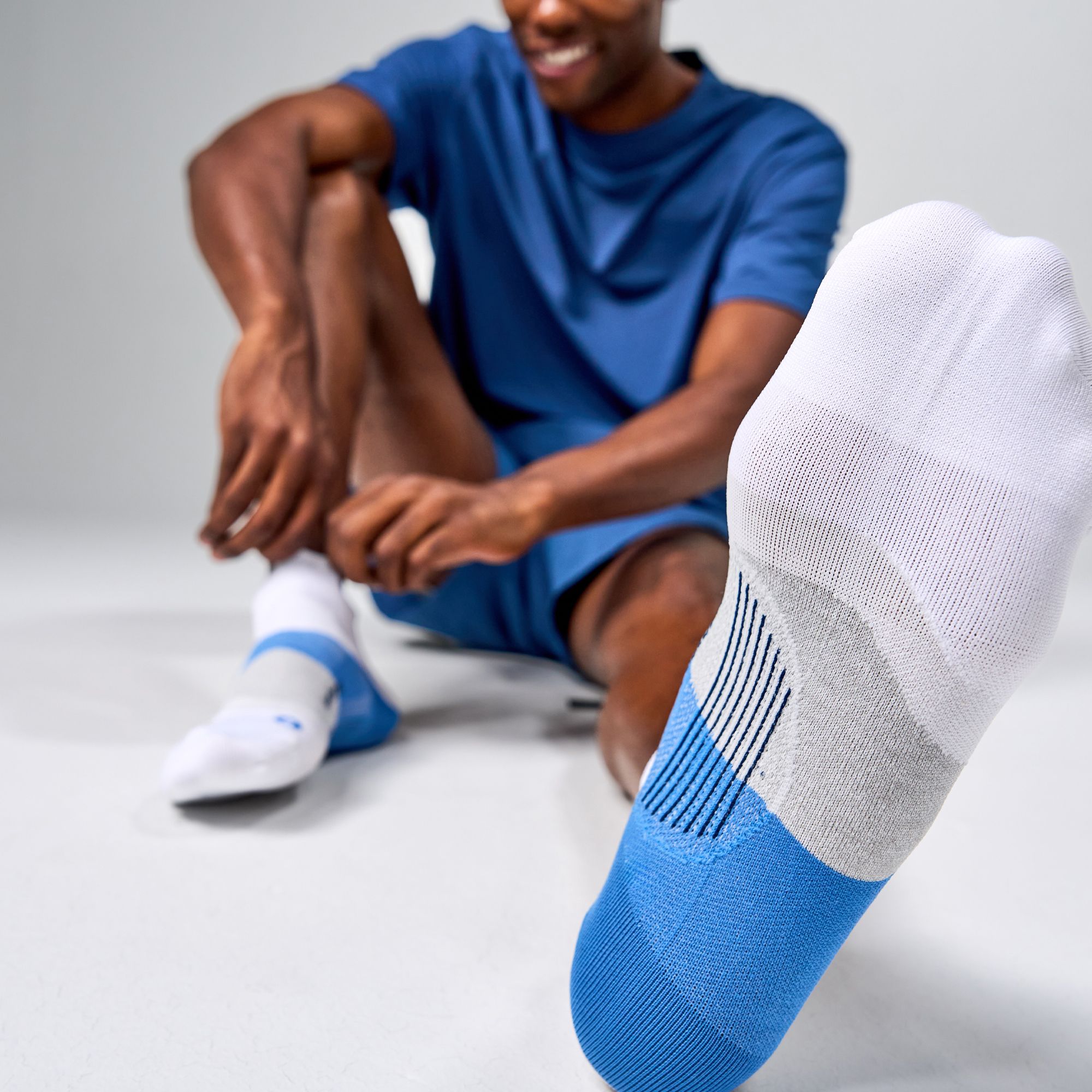 Feetures Elite Ultra-Light Cushion No Show Tab Socks product image