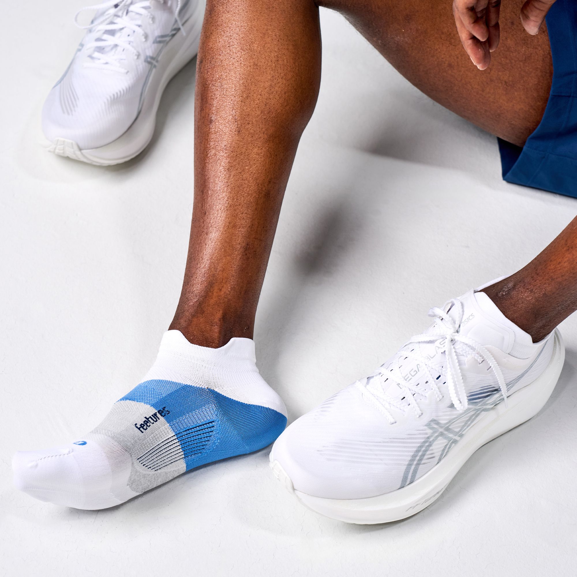 Feetures Elite Ultra-Light Cushion No Show Tab Socks product image