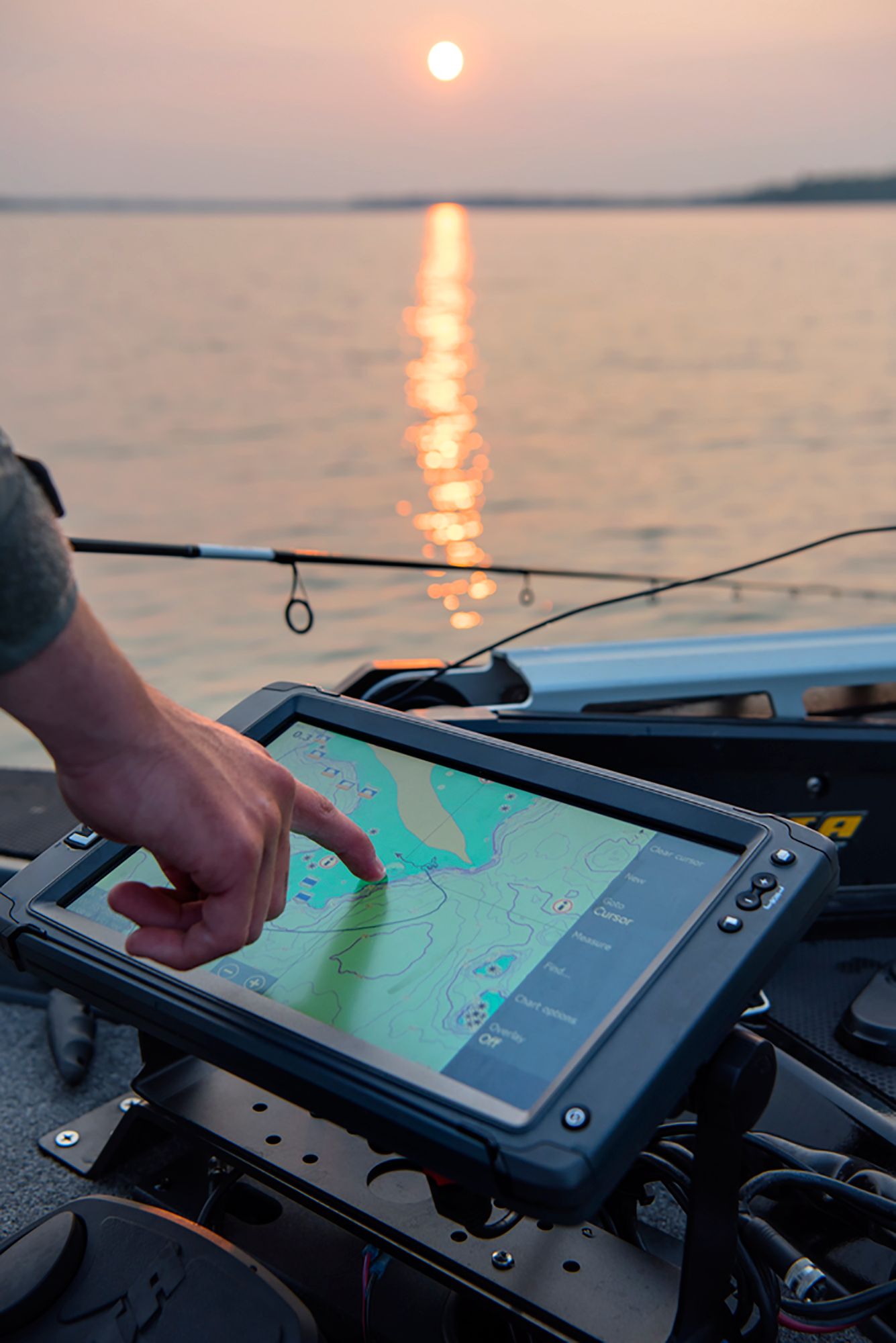 Lowrance Elite-9 Ti2 GPS Fish Finder with Active Imaging-Floor Model product image